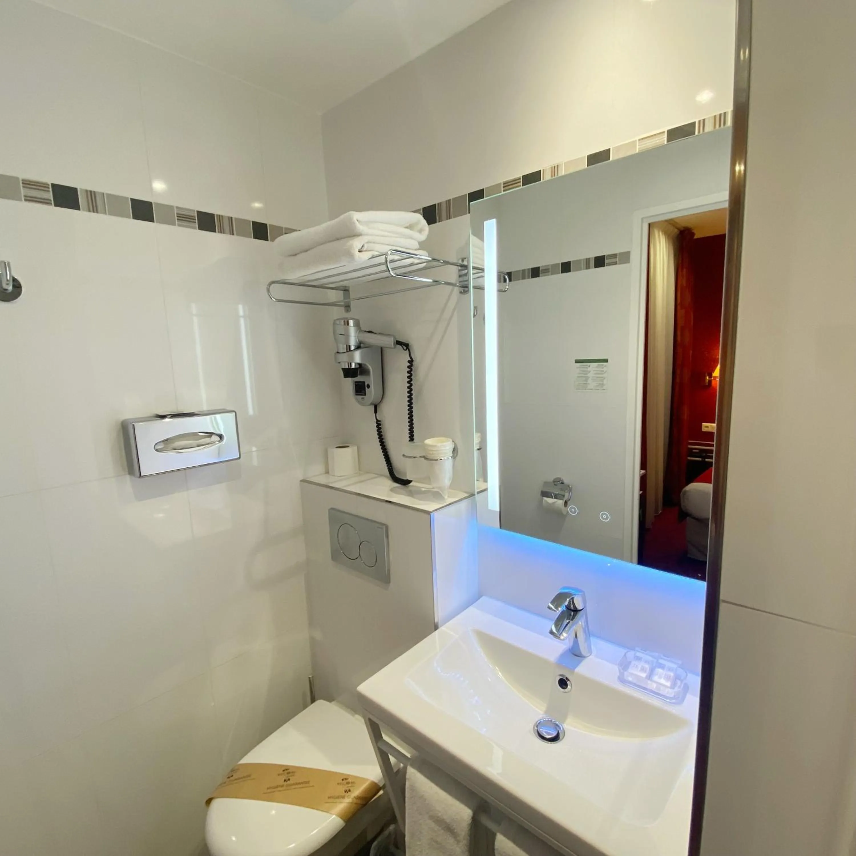 Toilet in Austin's Saint Lazare Hotel