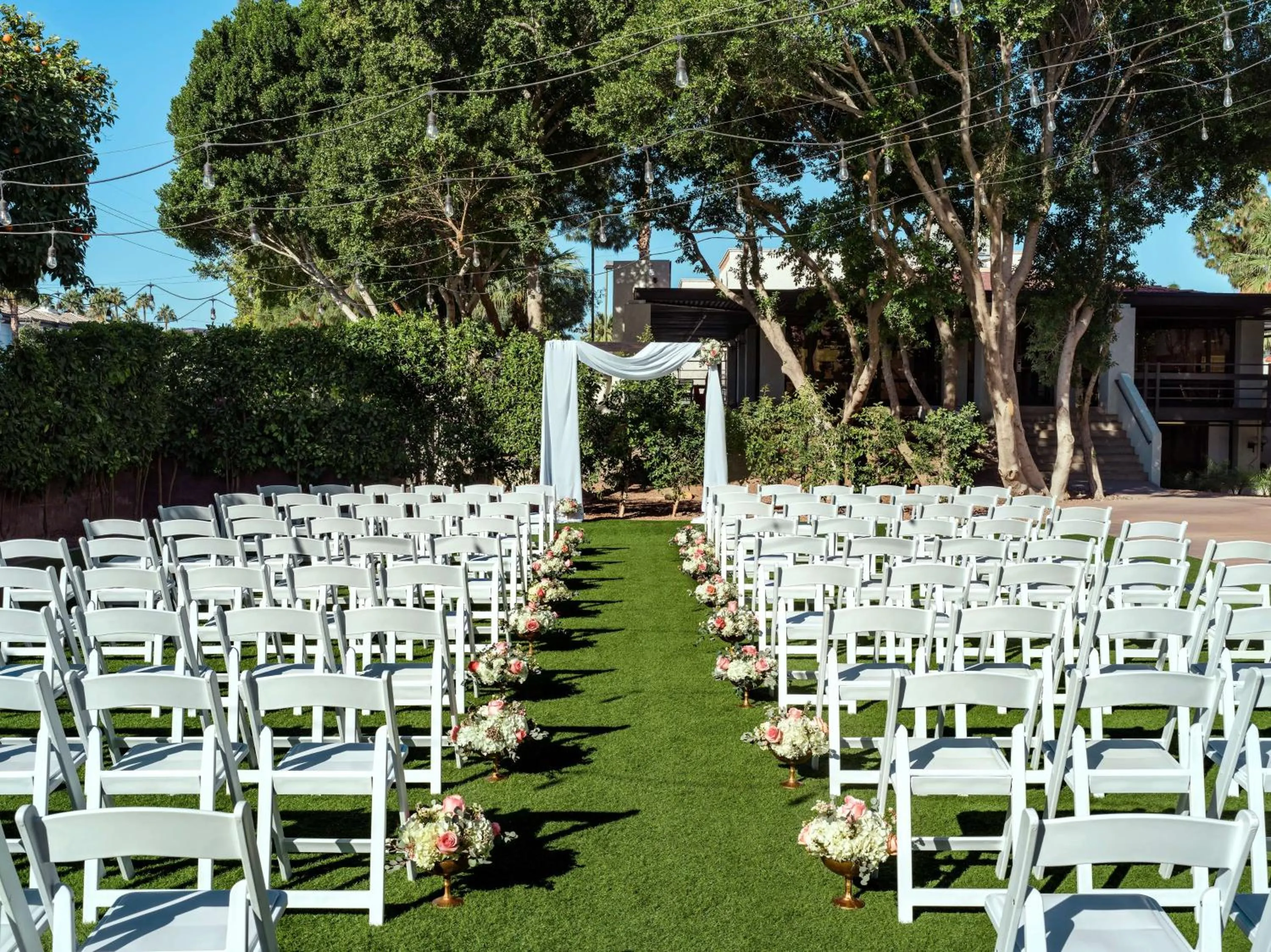 Inner courtyard view in Embassy Suites by Hilton Scottsdale Resort