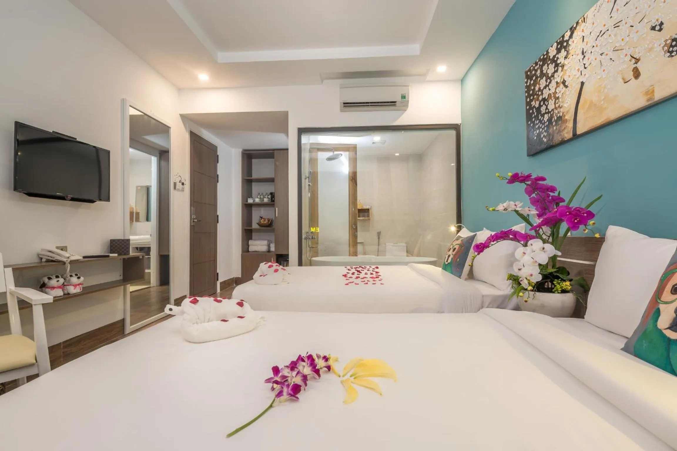 Communal lounge/ TV room, Bed in Raon Danang Beach - STAY 24H