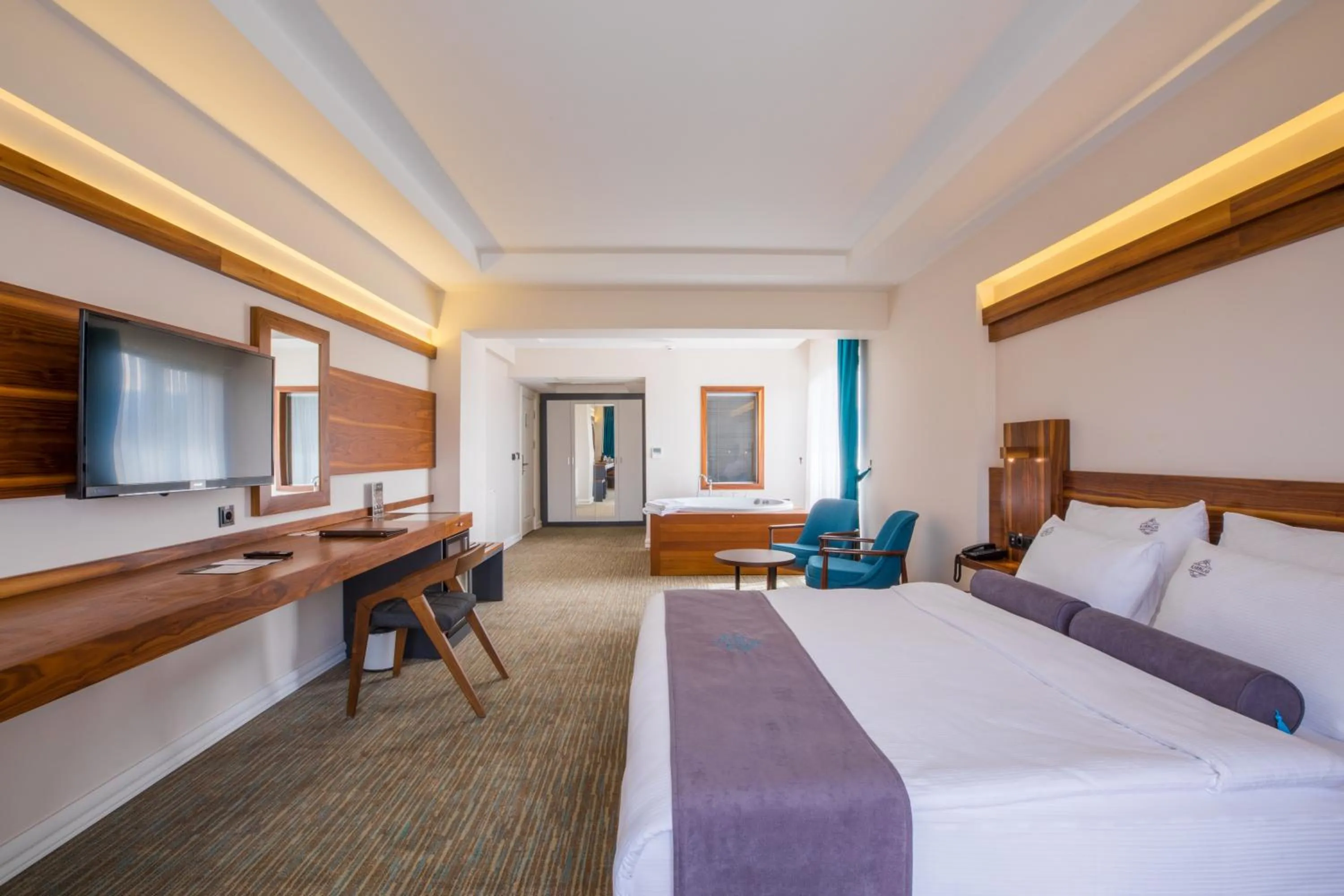 Bed in Karpalas City Hotel & Spa