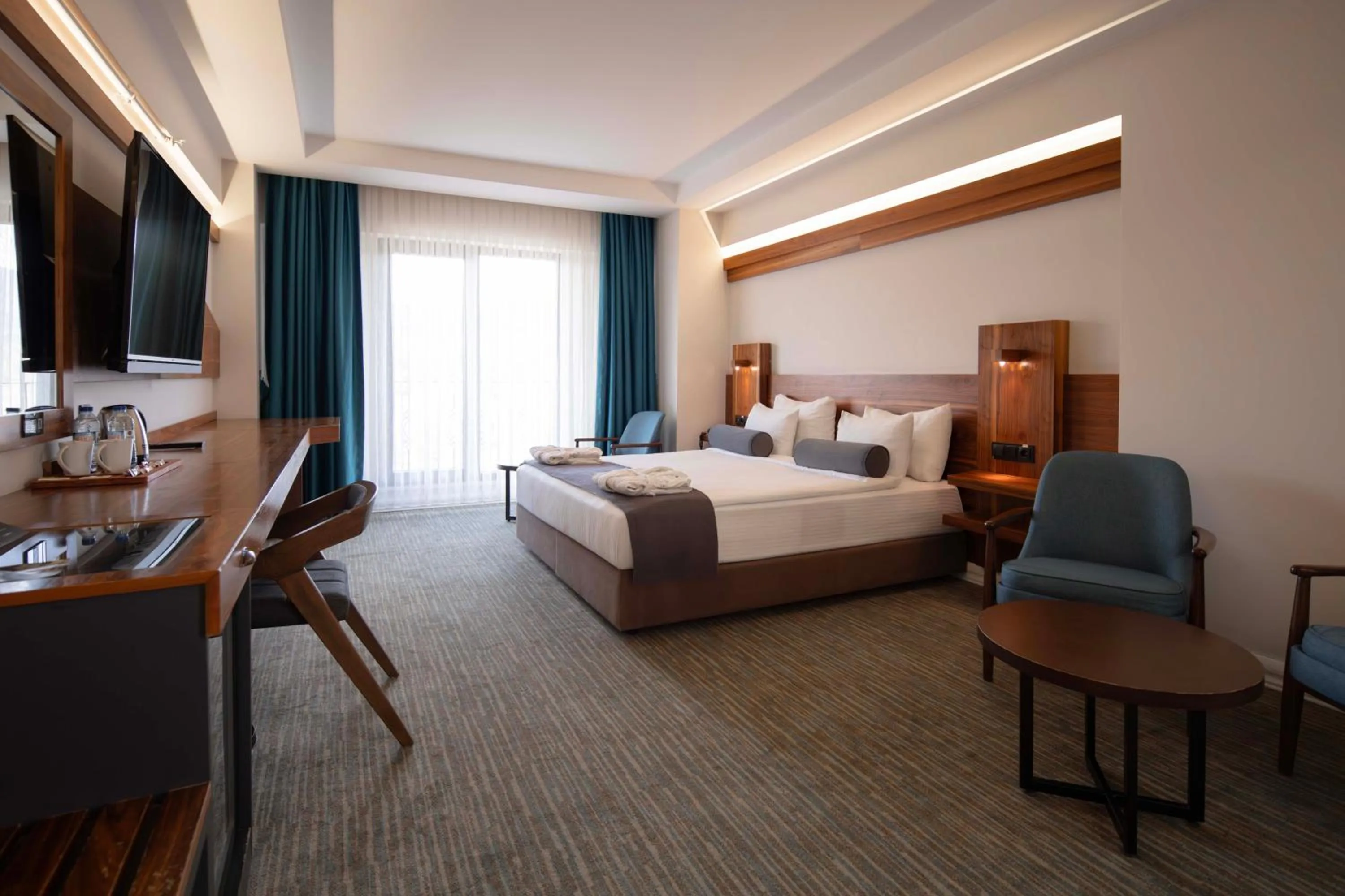 Bed in Karpalas City Hotel & Spa