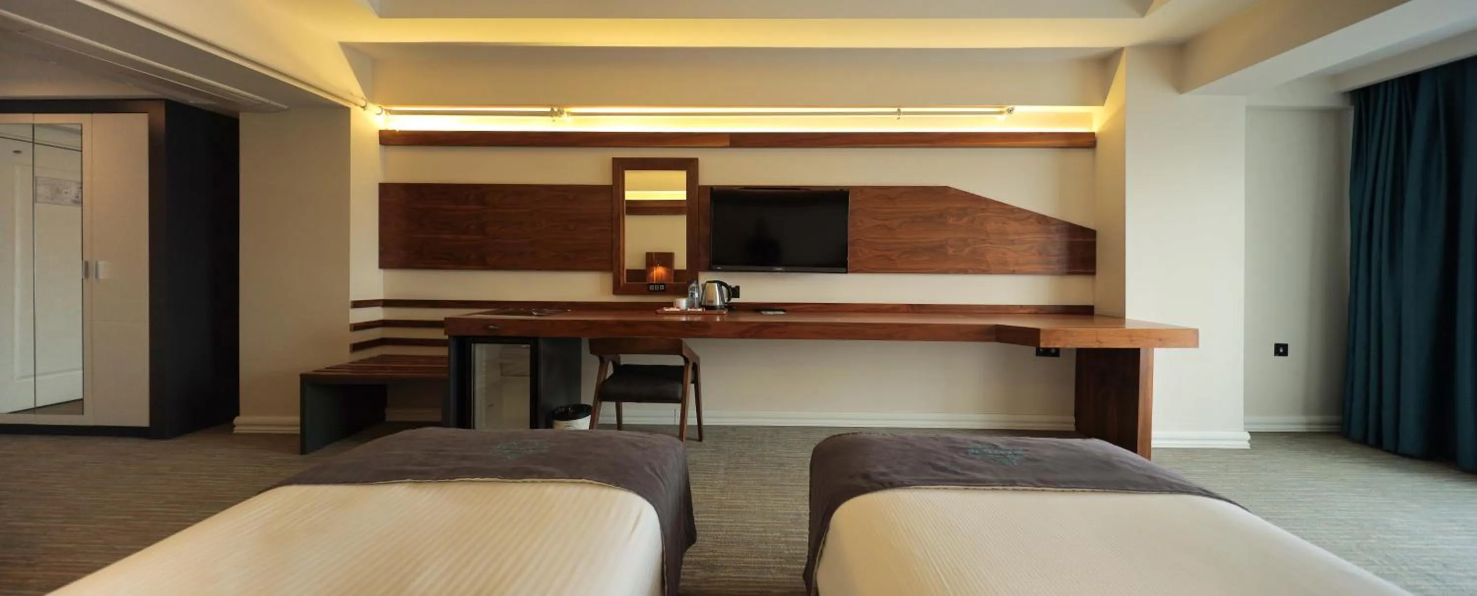 Bed in Karpalas City Hotel & Spa