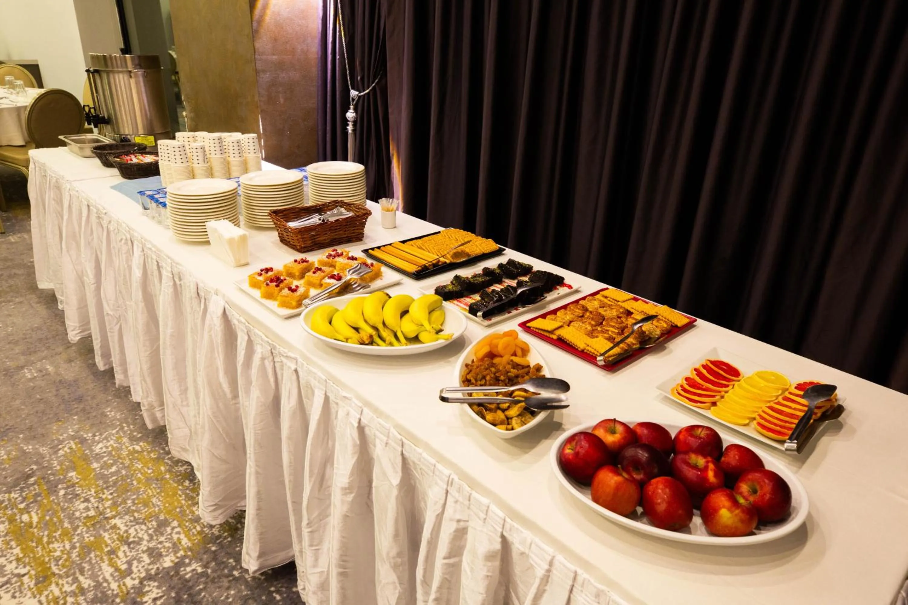 Food and drinks in Karpalas City Hotel & Spa