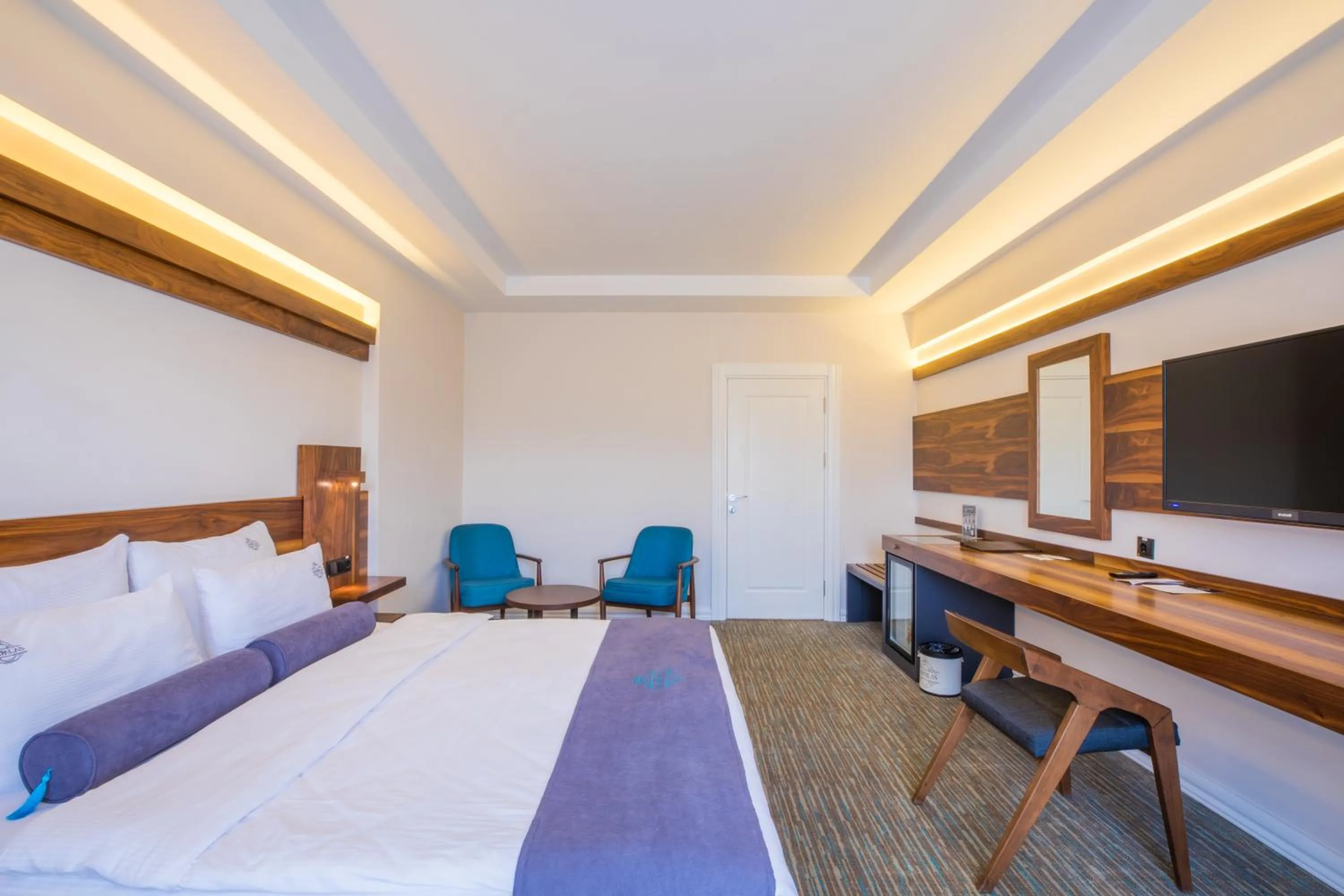 Bed in Karpalas City Hotel & Spa