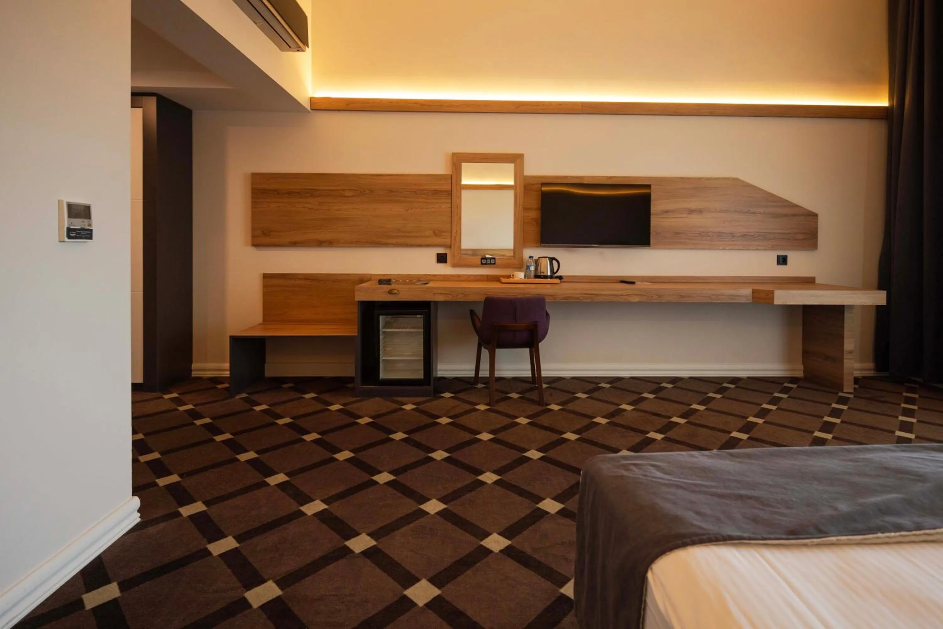 TV and multimedia, Bed in Karpalas City Hotel & Spa