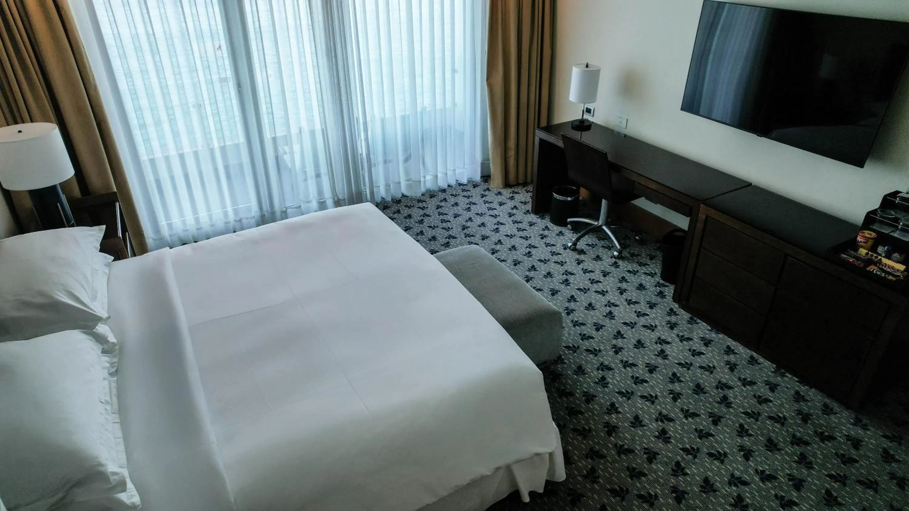 View (from property/room), Bed in Sheraton Miramar Hotel & Convention Center