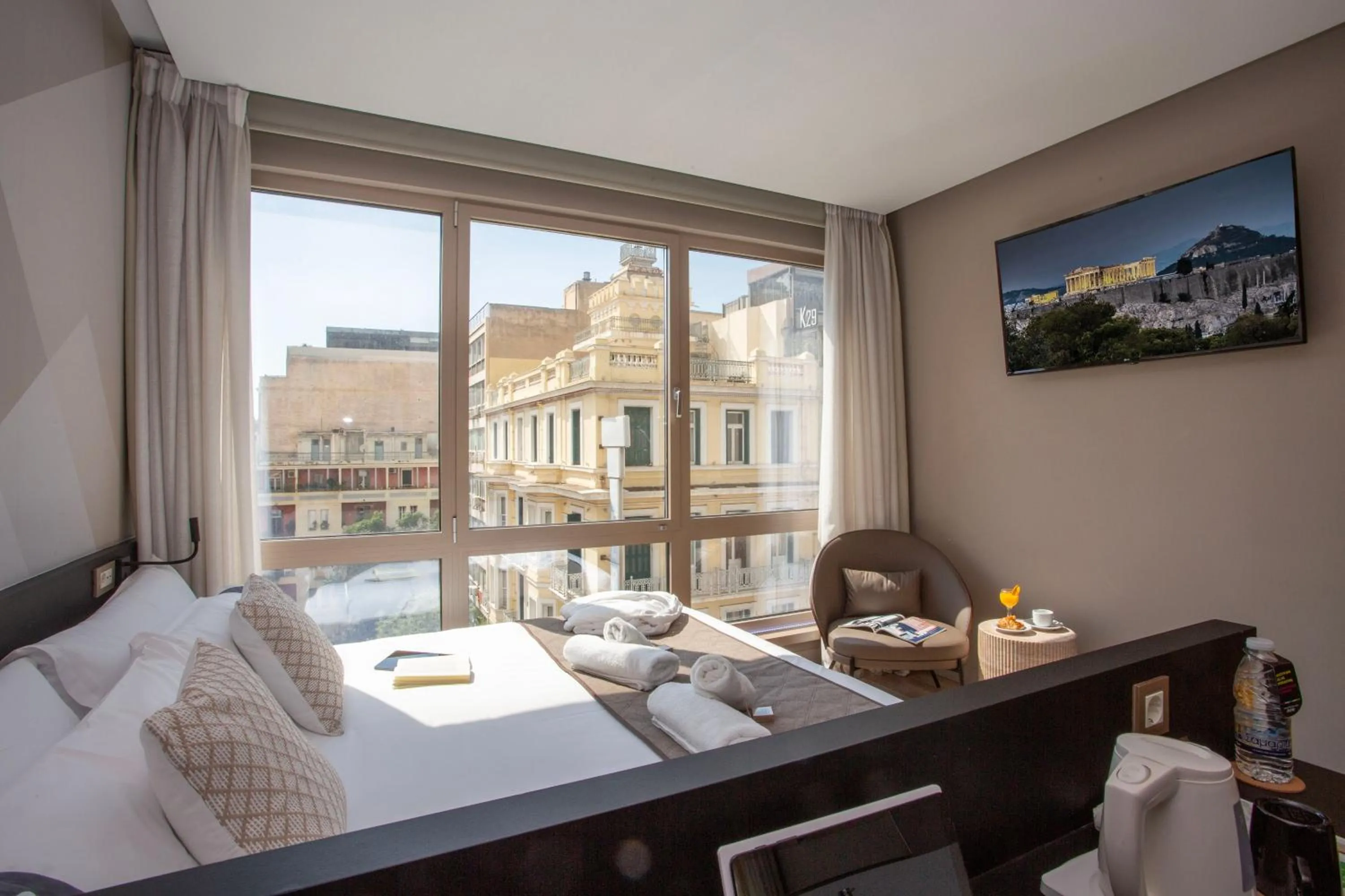 Photo of the whole room, Bed in Casual Kubic Athens