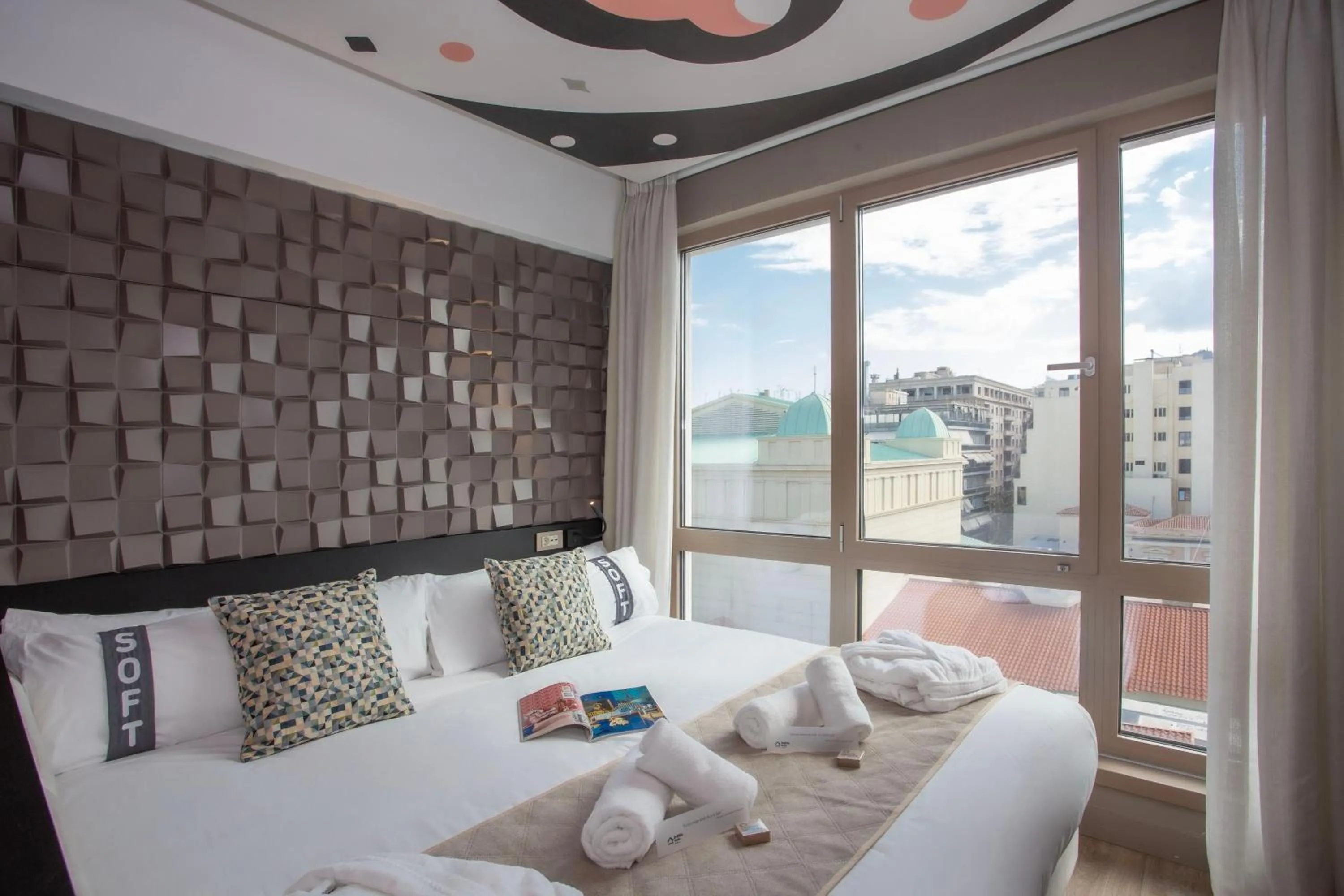 Photo of the whole room, Bed in Casual Kubic Athens