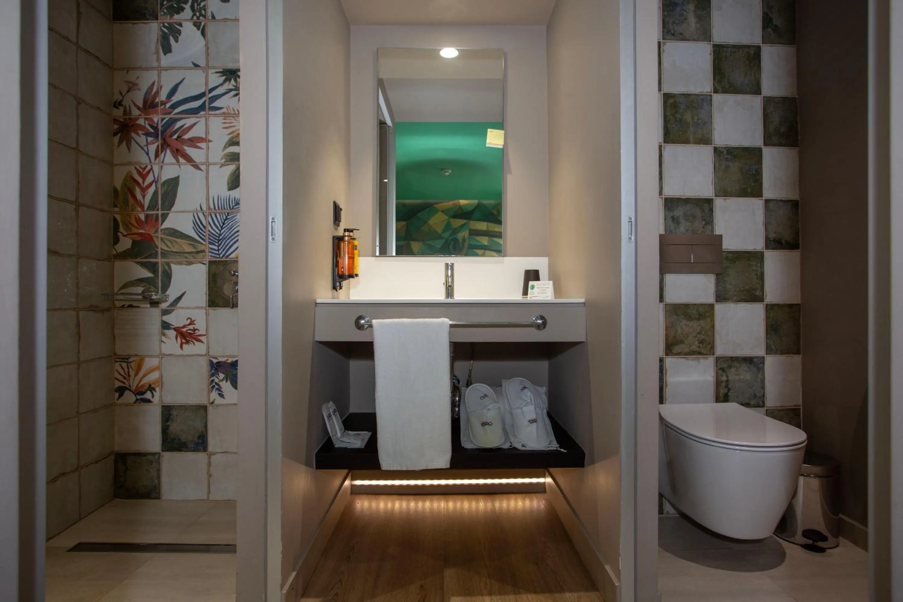 Bathroom in Casual Kubic Athens