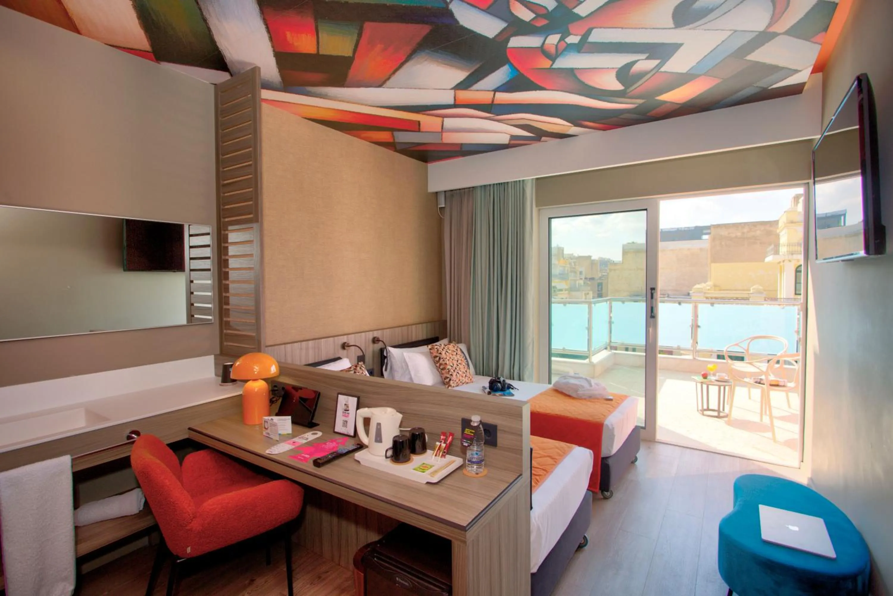 Photo of the whole room in Casual Kubic Athens