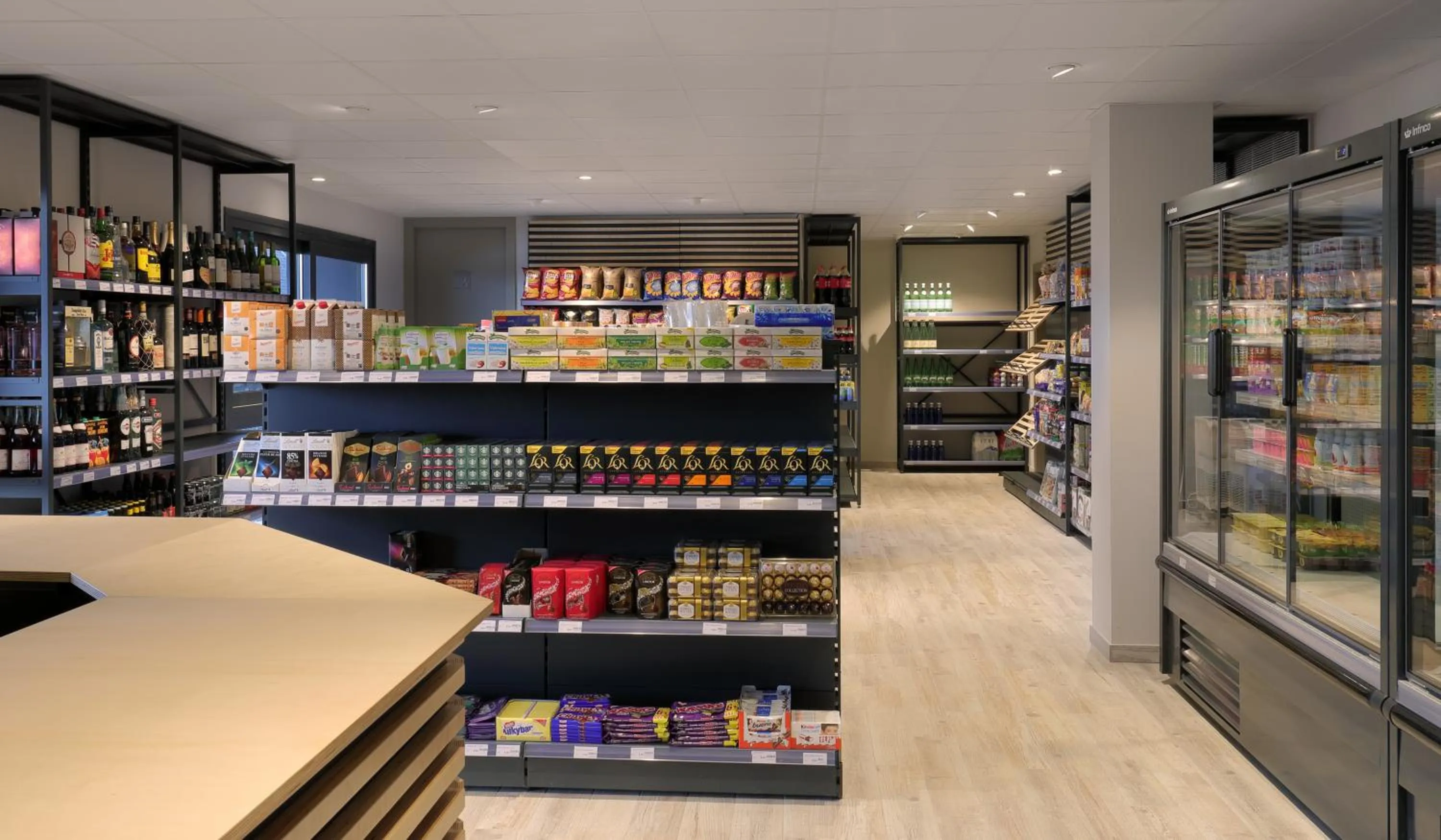 On-site shops in Apartamentos Caribou