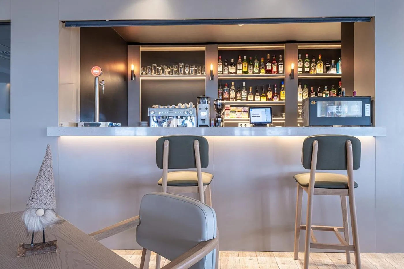 Restaurant/places to eat in Apartamentos Caribou