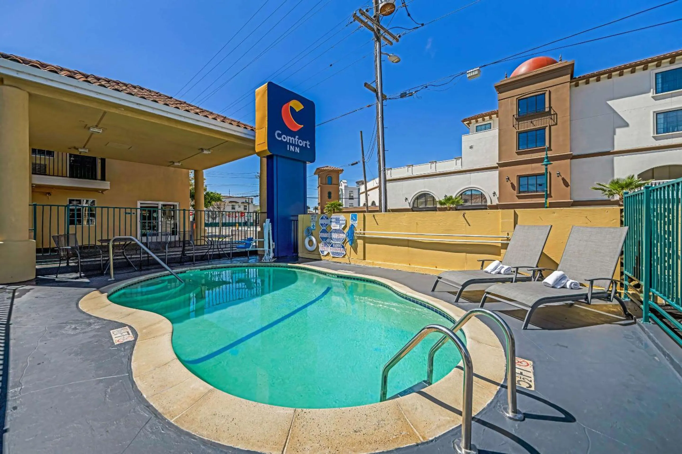 Swimming pool in Comfort Inn Beach Boardwalk