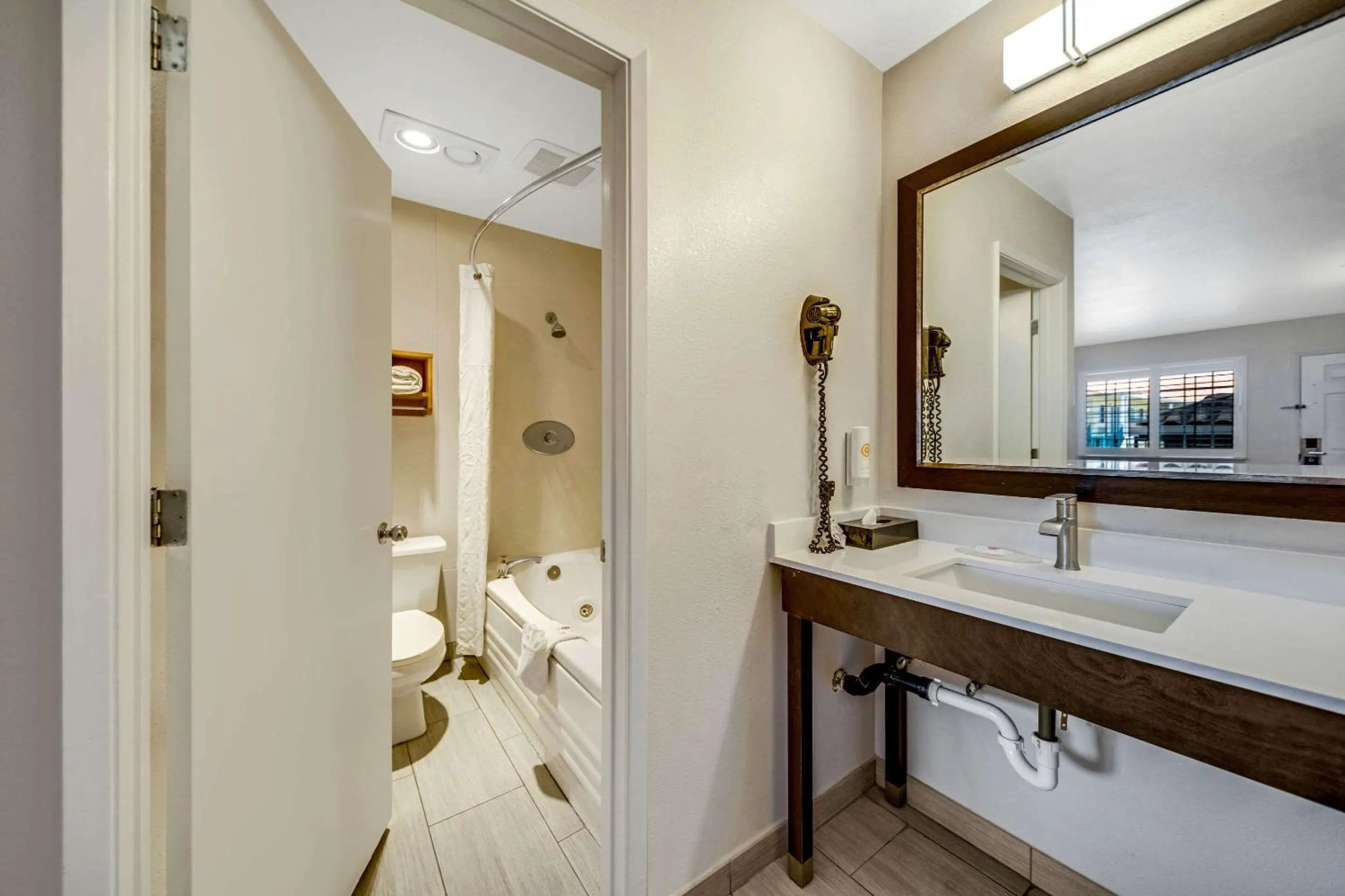 Bedroom in Comfort Inn Beach Boardwalk