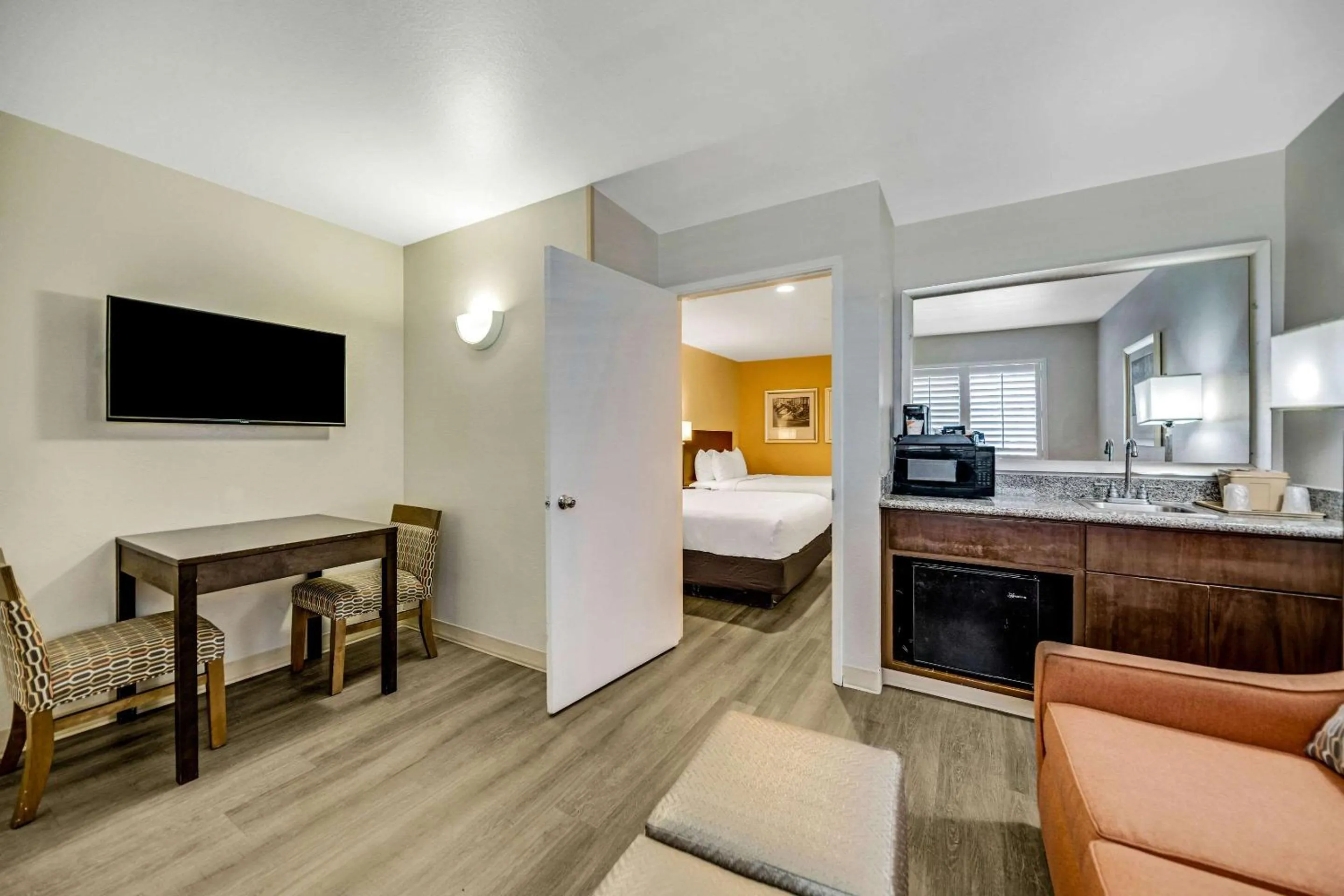 Bedroom, Bed in Comfort Inn Beach Boardwalk