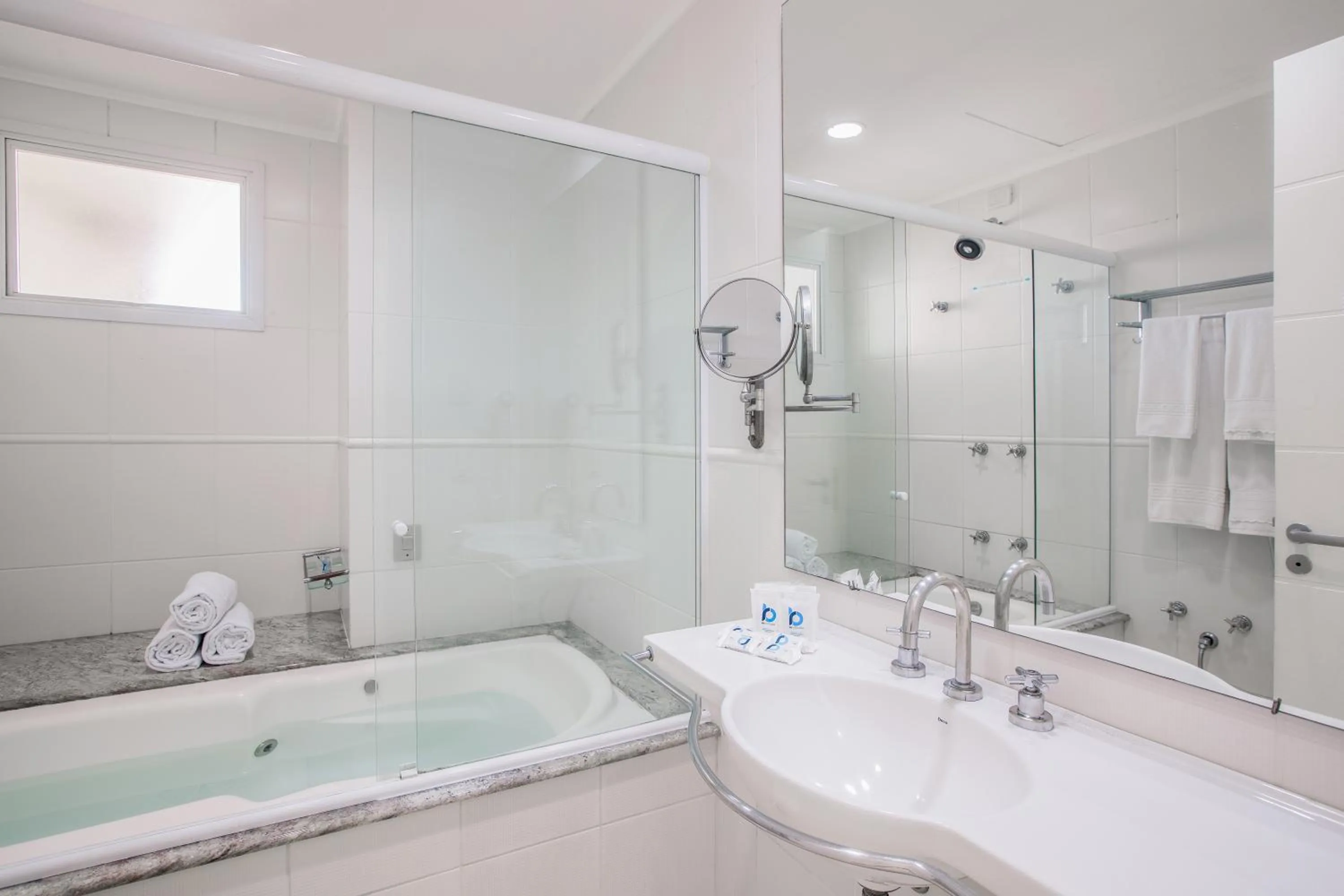 Bathroom in Oceania Park Hotel Spa & Convention