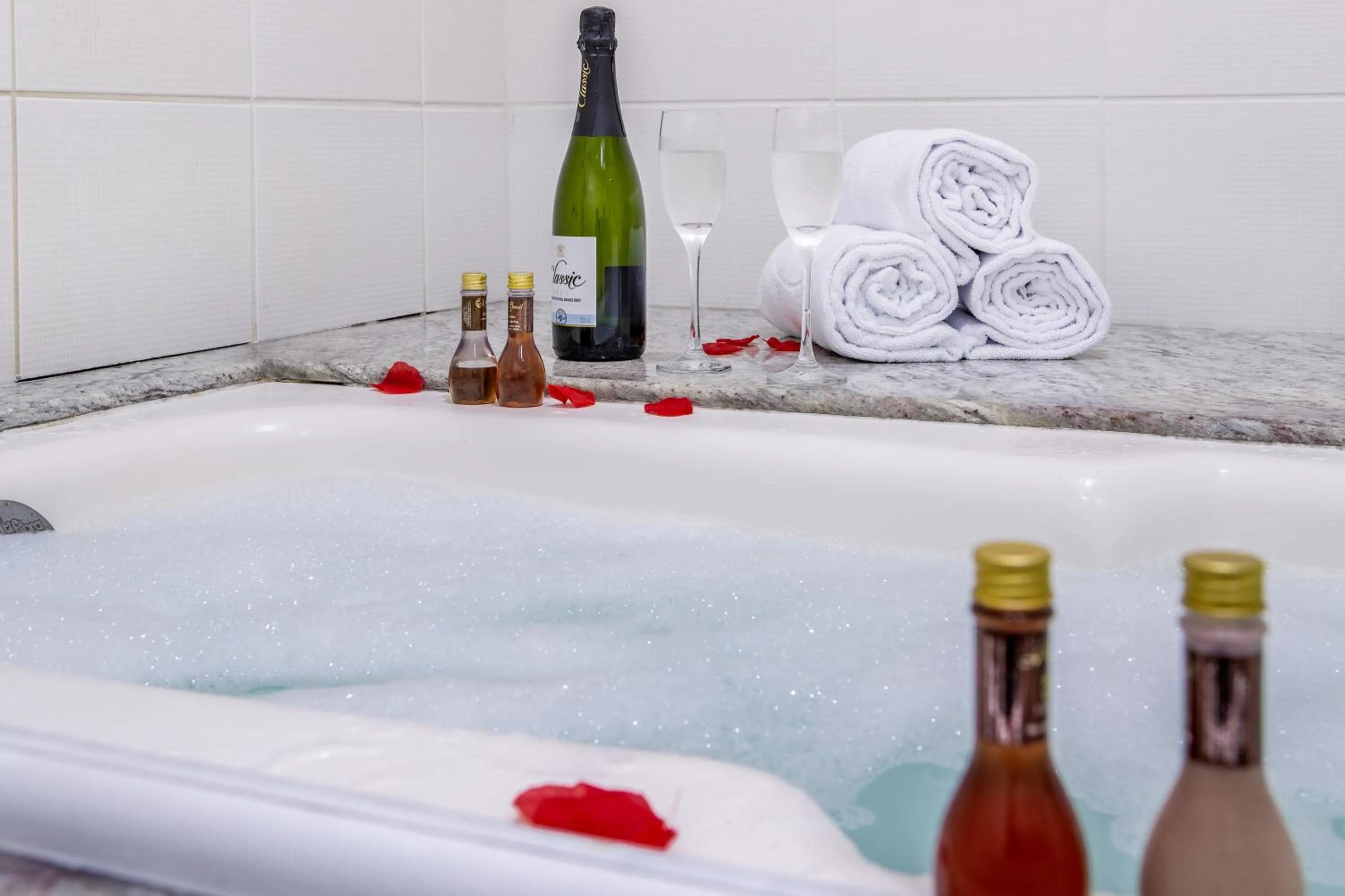 Hot Tub in Oceania Park Hotel Spa & Convention