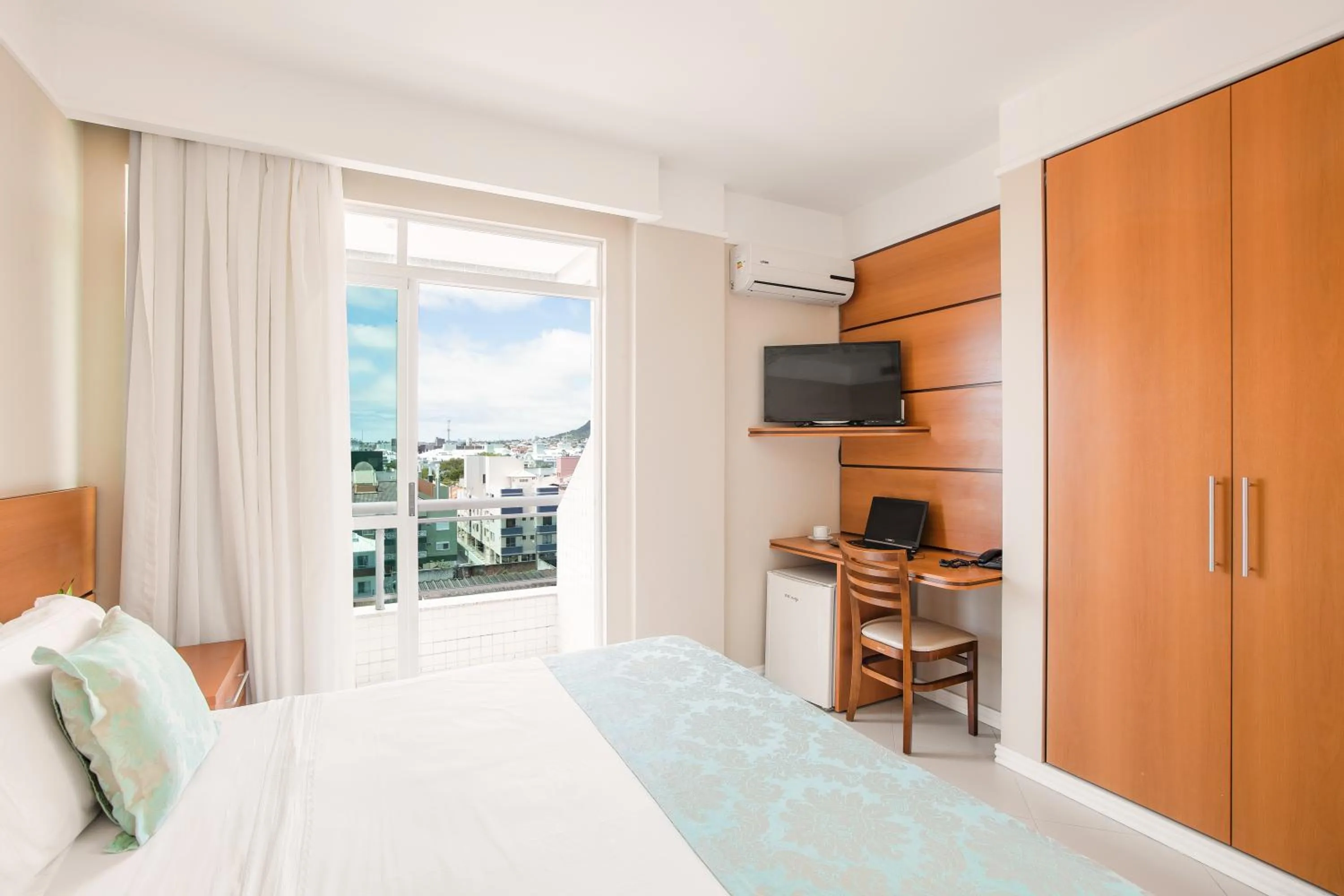 Photo of the whole room, Bed in Oceania Park Hotel Spa & Convention