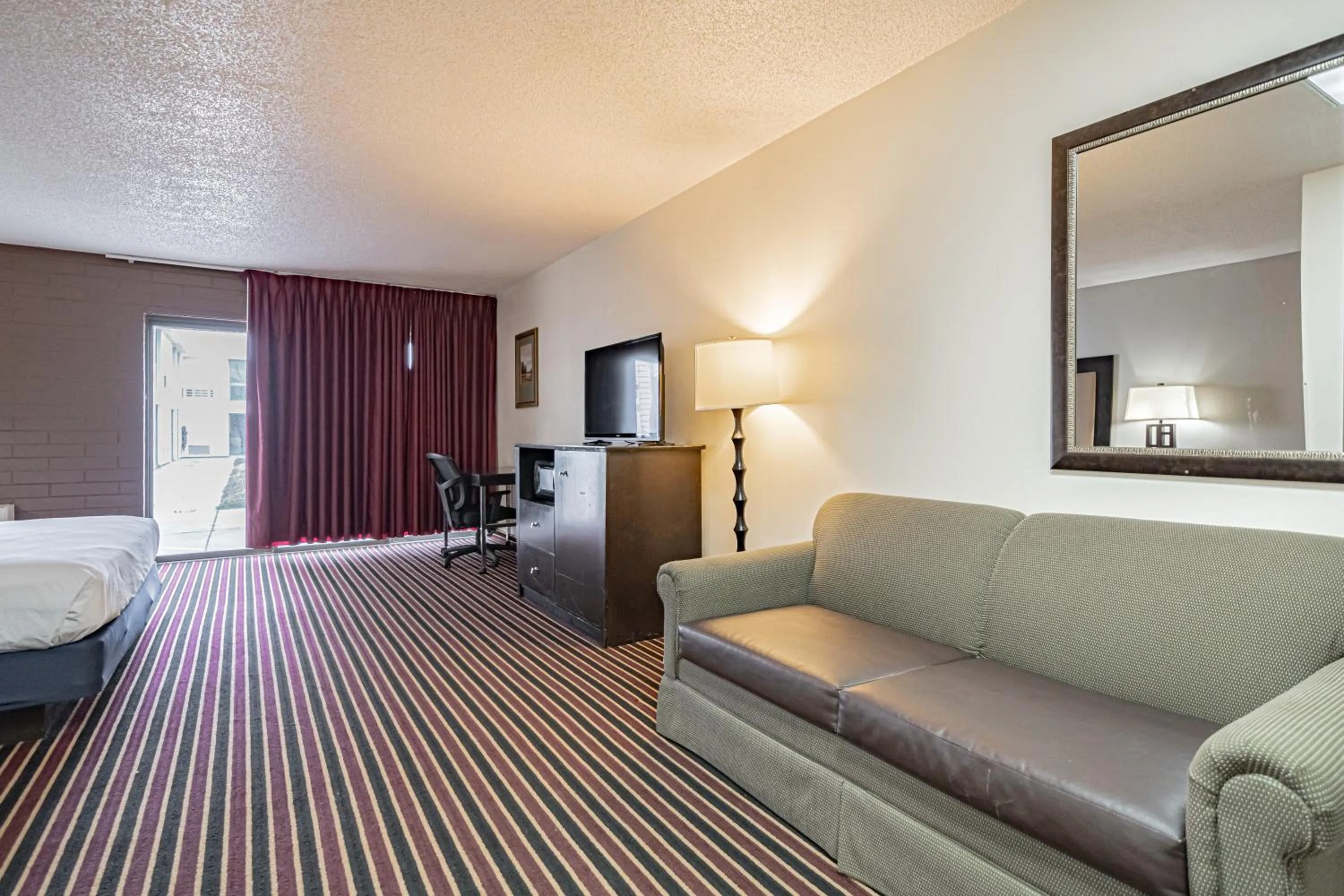 Photo of the whole room, Bed in Motel 6 Pocatello ID