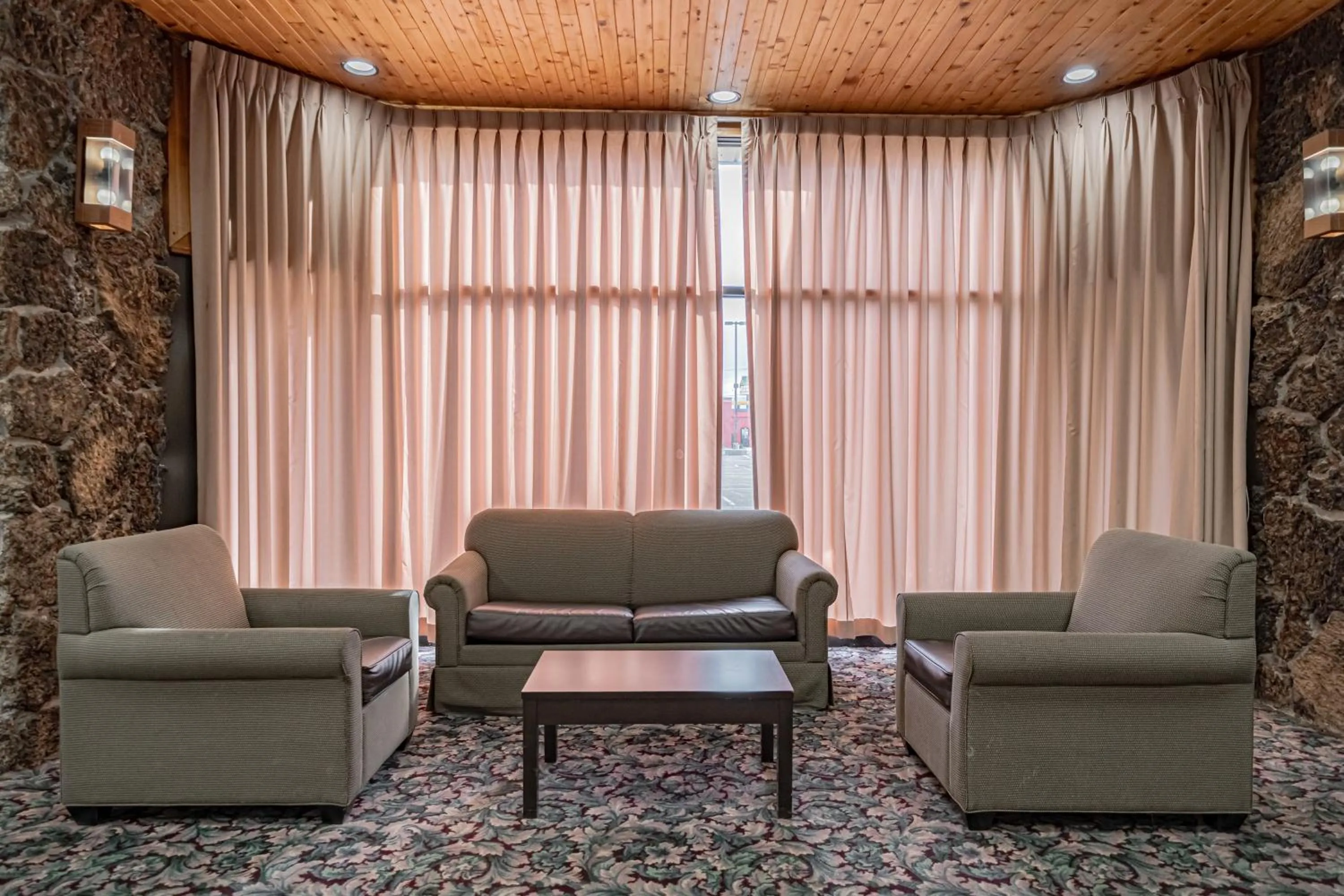 Seating area in Motel 6 Pocatello ID