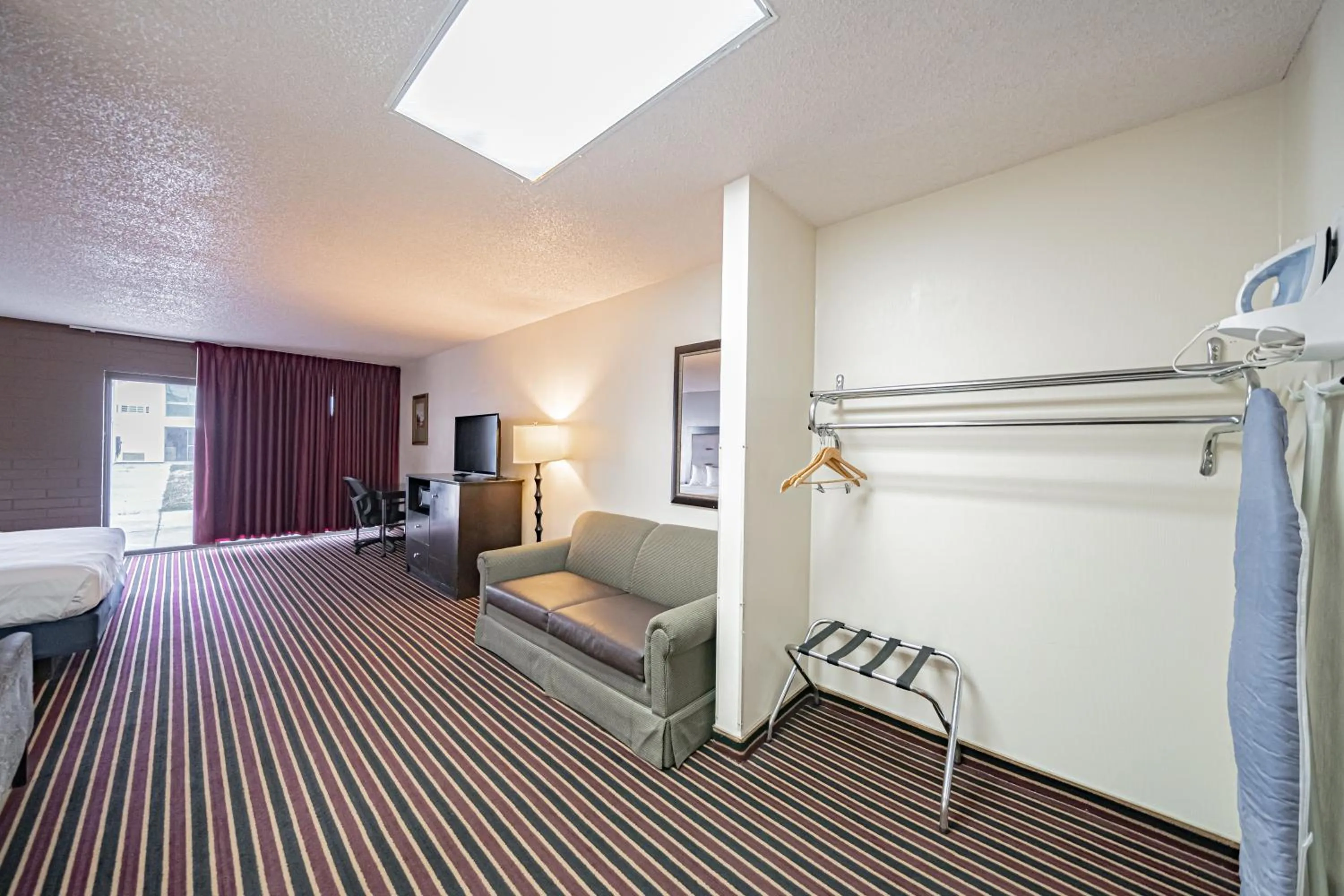 Photo of the whole room, Bed in Motel 6 Pocatello ID
