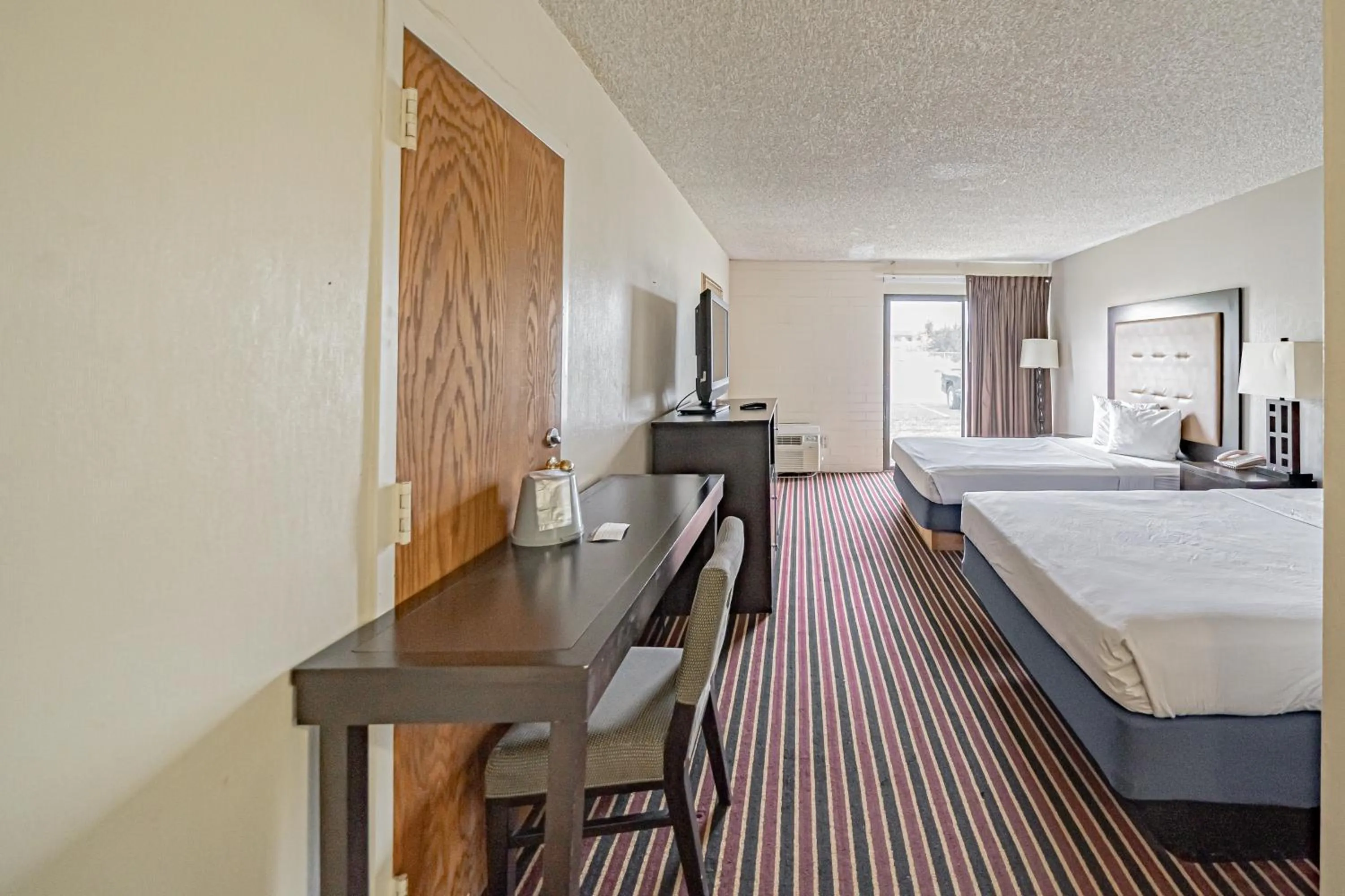 Photo of the whole room, Bed in Motel 6 Pocatello ID