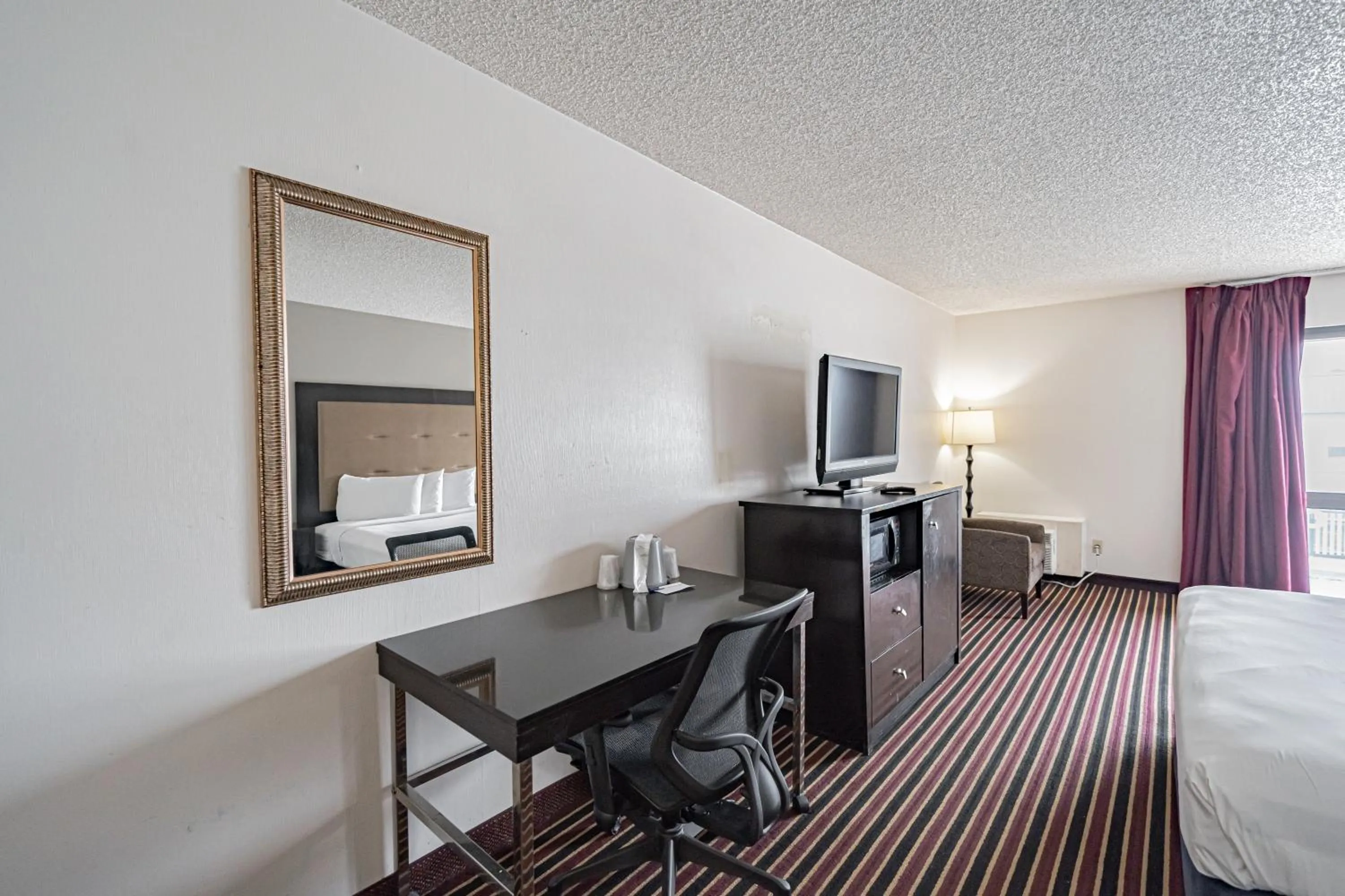 TV and multimedia, Bed in Motel 6 Pocatello ID