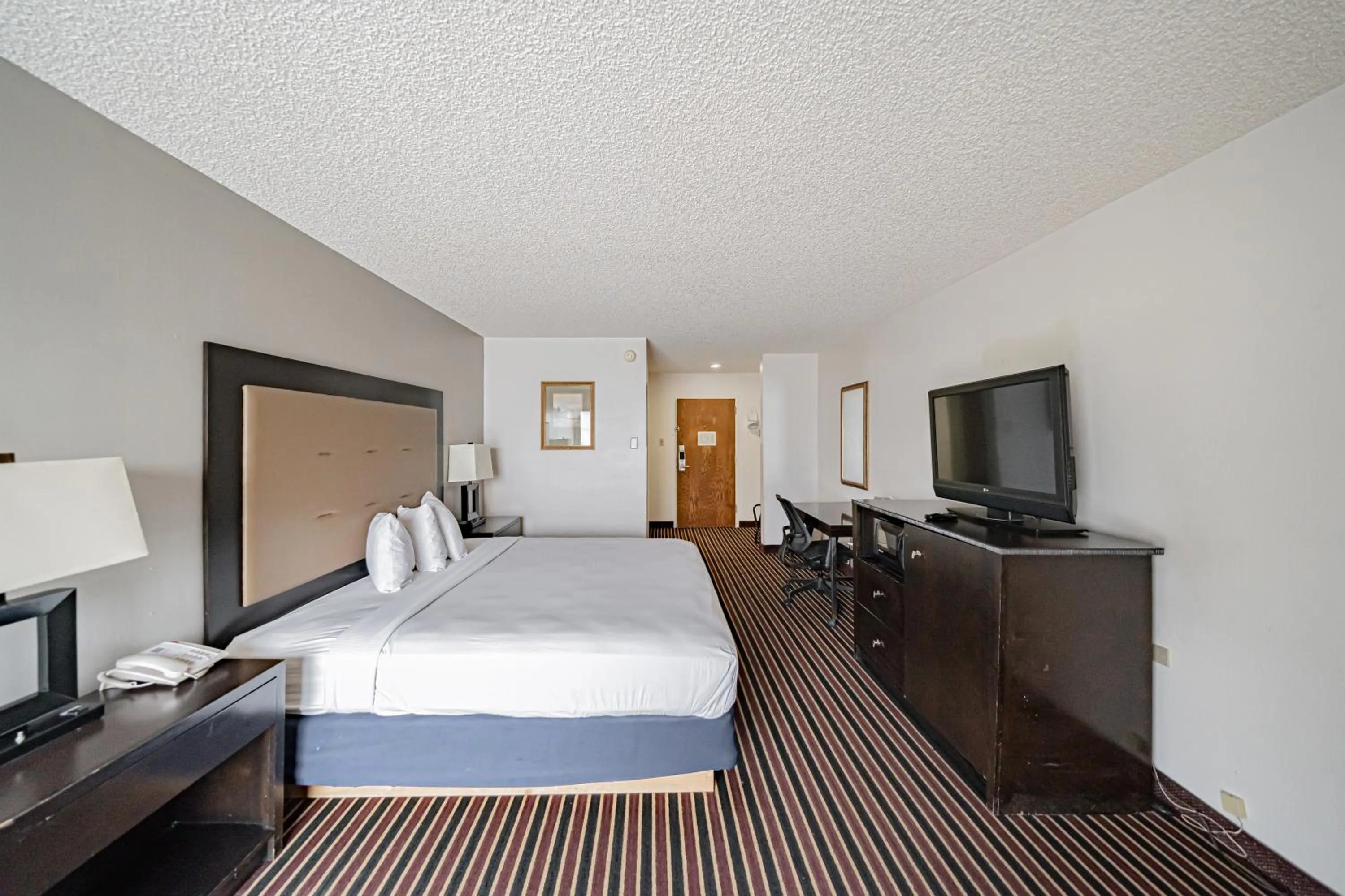 Photo of the whole room, Bed in Motel 6 Pocatello ID