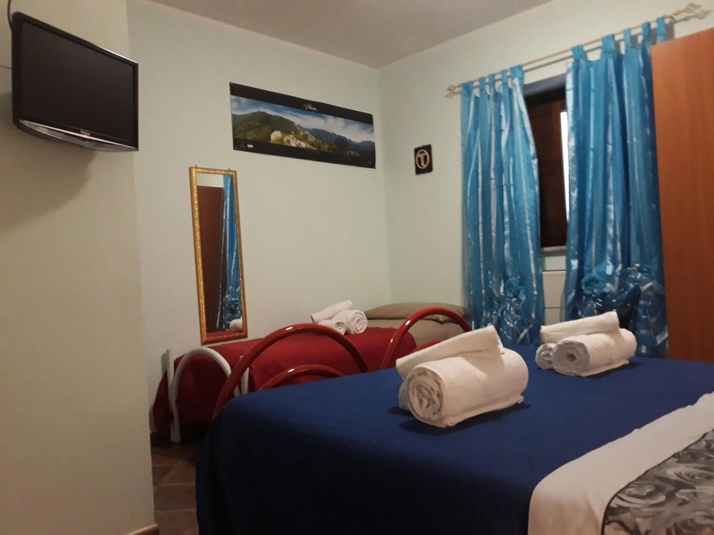 Bed in Bed And Breakfast Delle Grotte