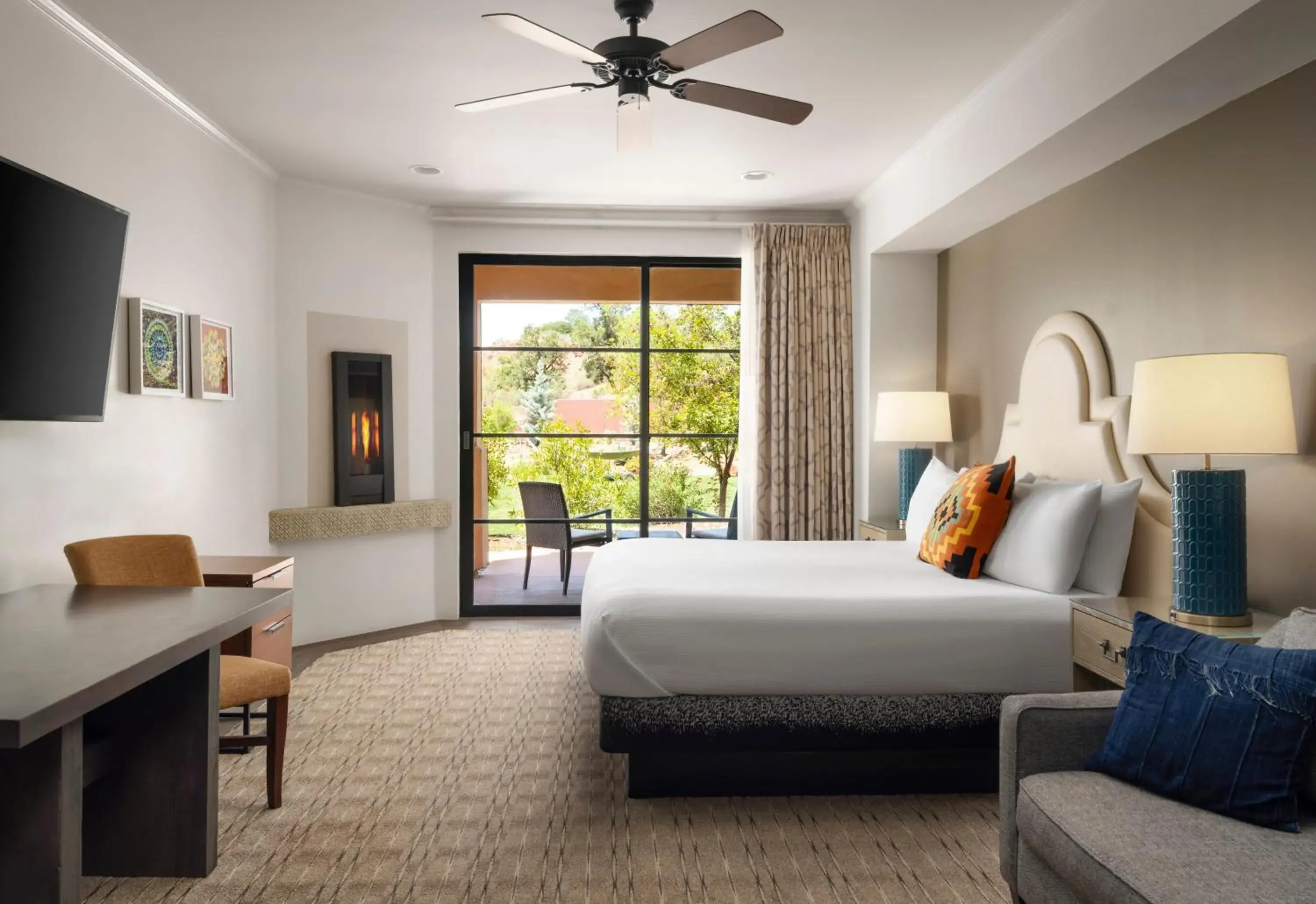 Grove Signature King Bed in The Wilde Resort and Spa Grove Signature King Bed in The Wilde Resort and Spa