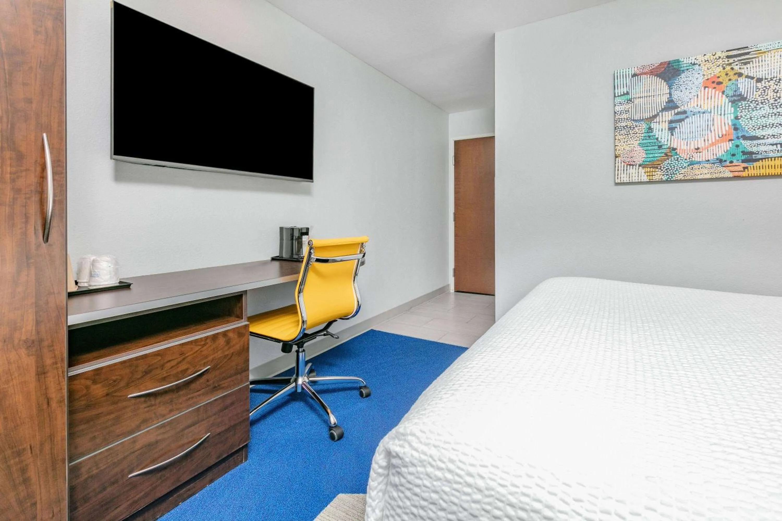 TV and multimedia, Bed in Microtel Inn & Suites by Wyndham Austin Airport