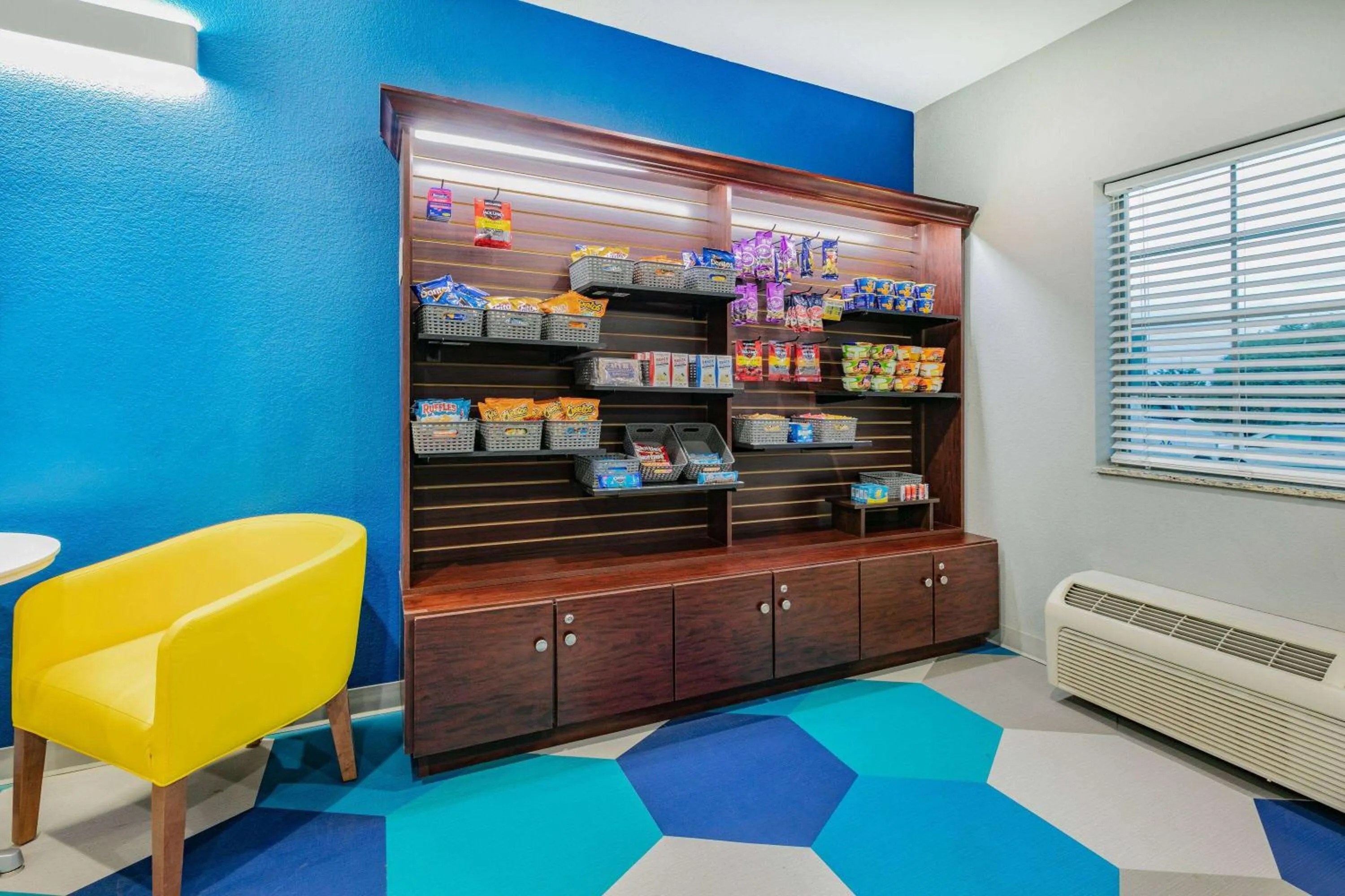 Food and drinks in Microtel Inn & Suites by Wyndham Austin Airport