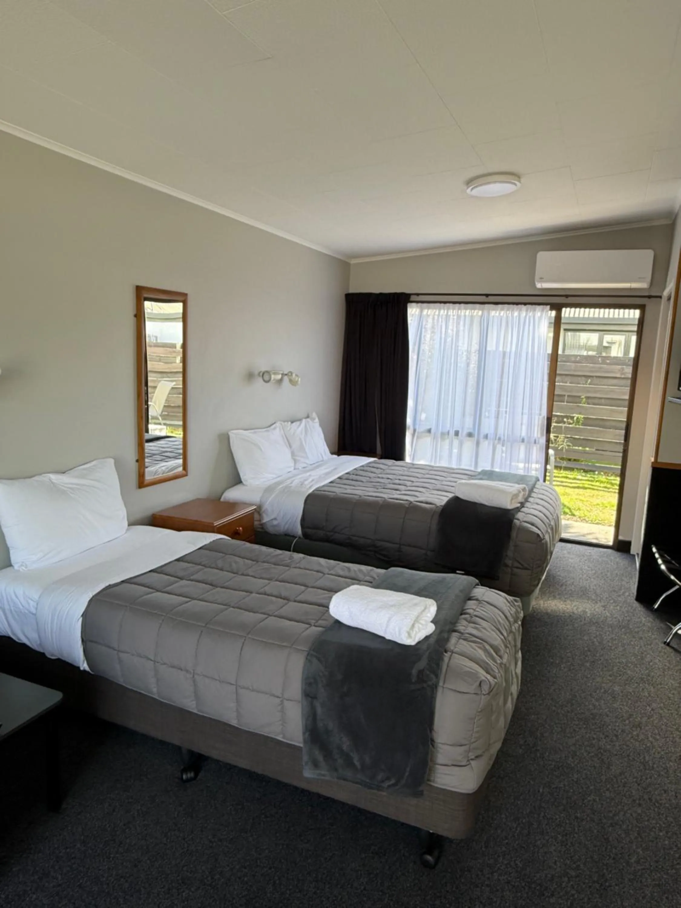 Bed in Sundowner Motel