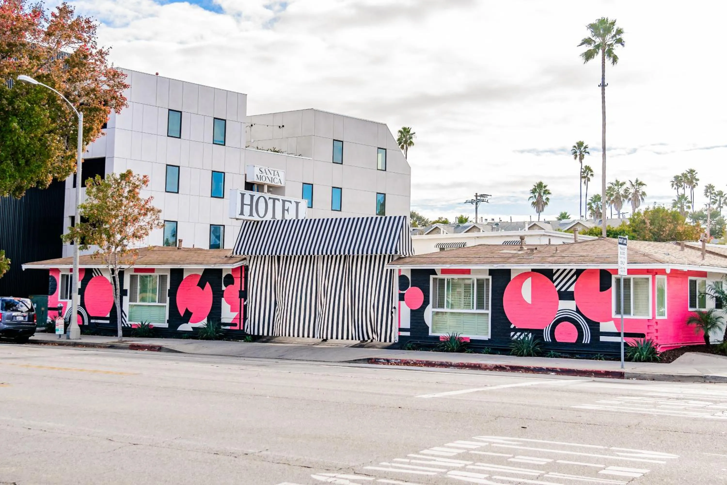 Property building in Santa Monica Hotel