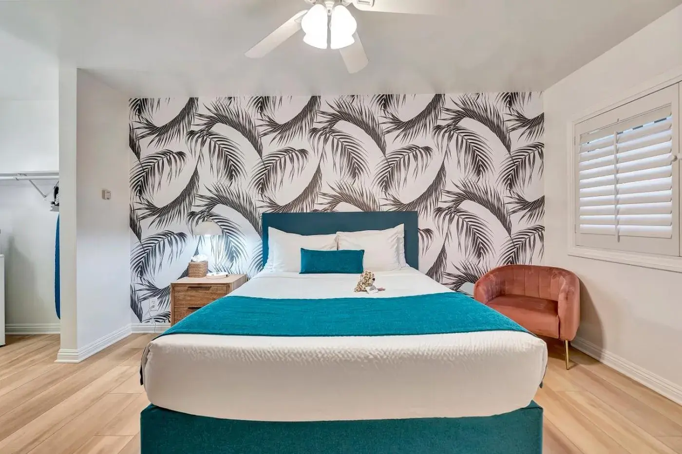 Standard Queen Room in Santa Monica Hotel Standard Queen Room in Santa Monica Hotel