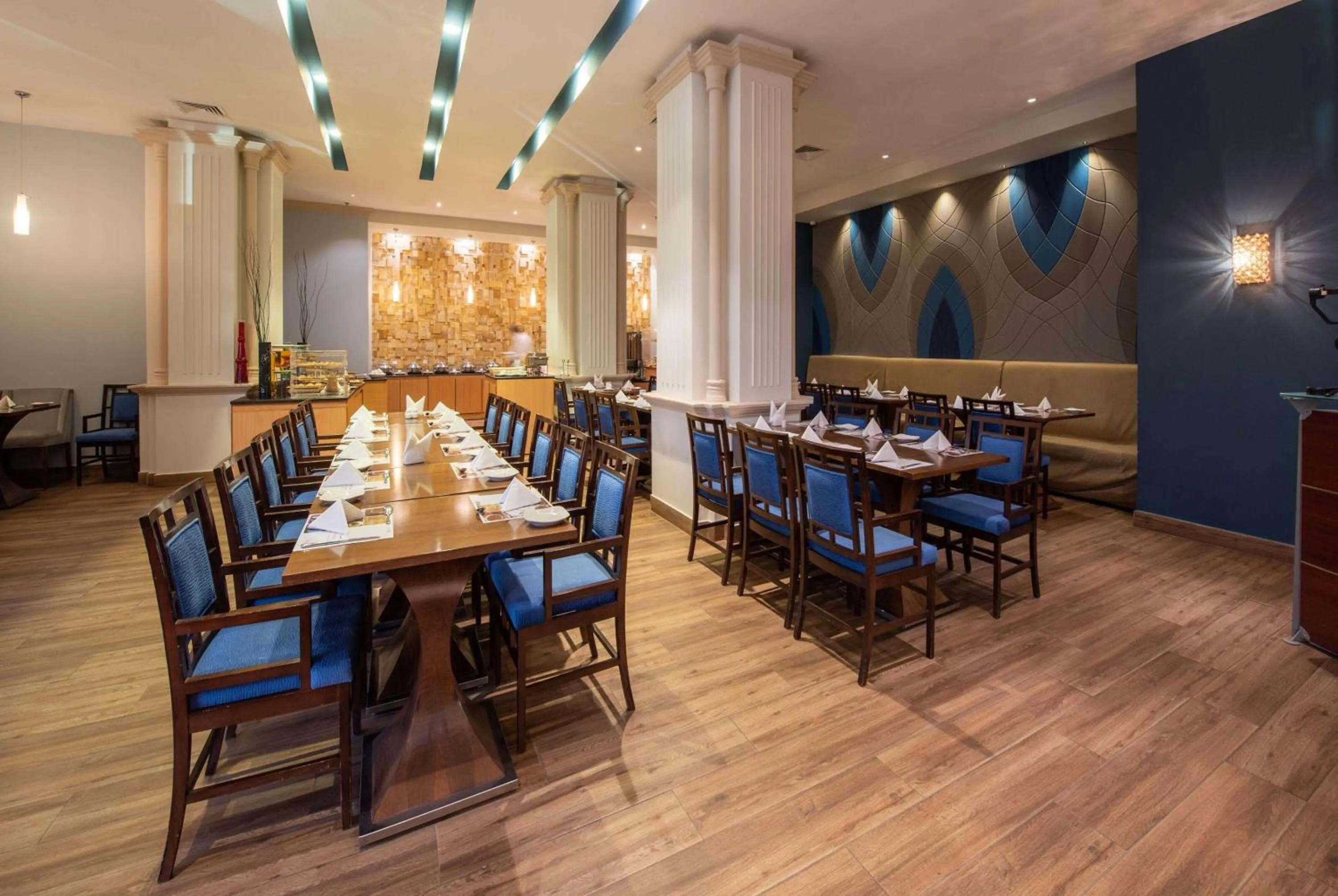 Restaurant/places to eat in Ramada Hotel & Suites by Wyndham Al Qassim