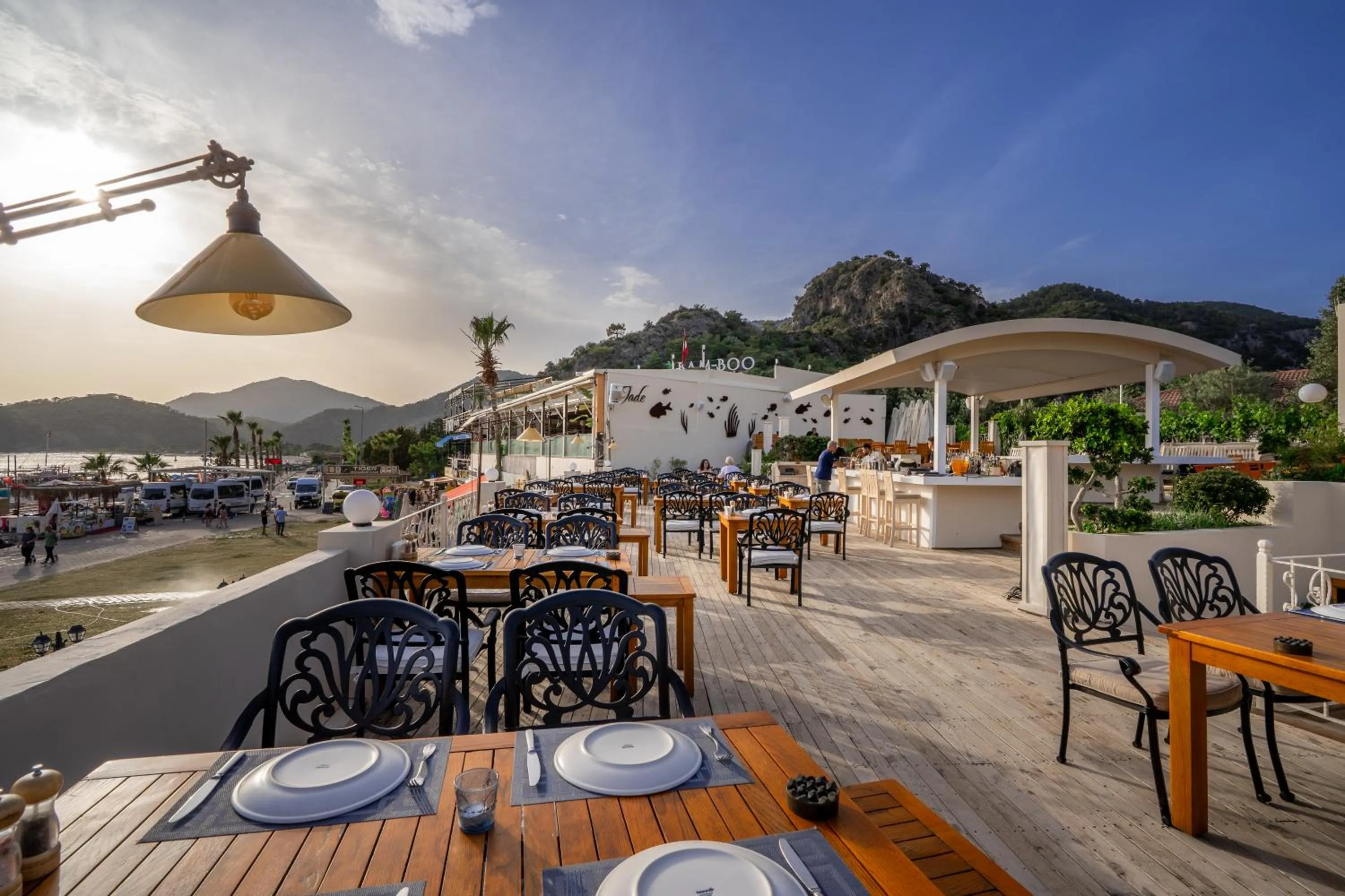 Restaurant/places to eat in Jade Residence