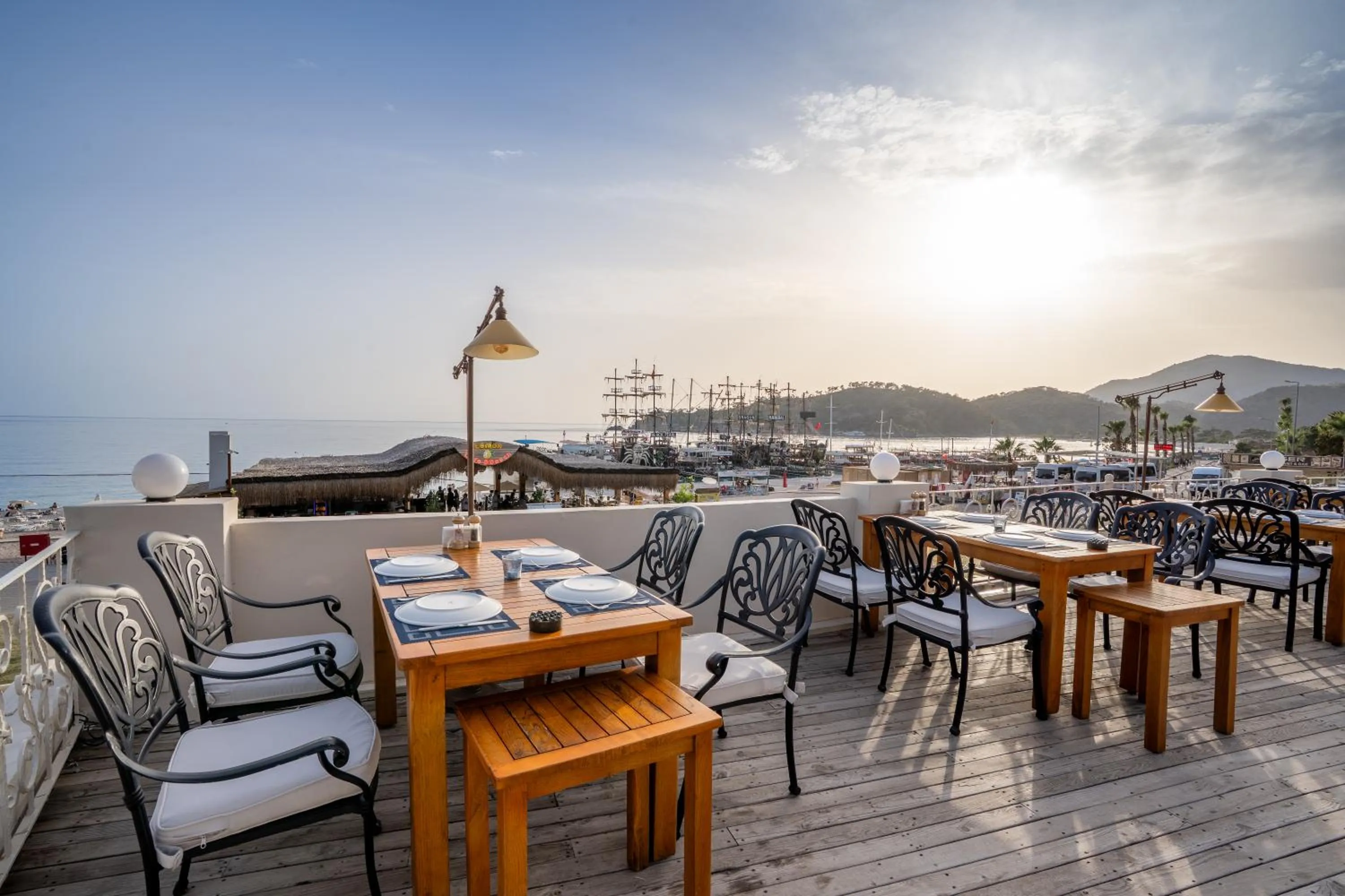 Restaurant/places to eat in Jade Residence