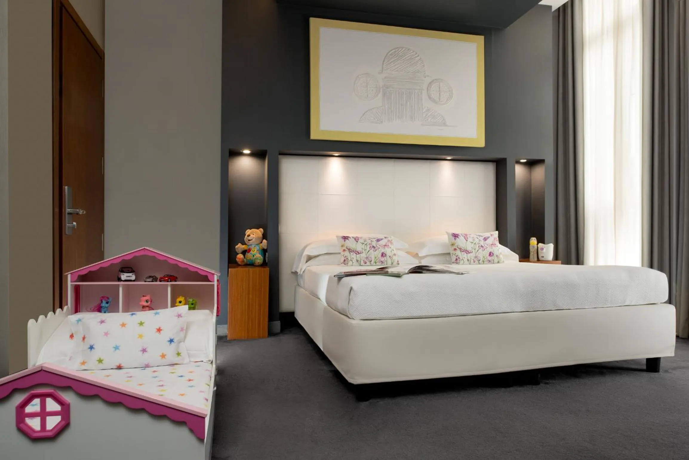 Photo of the whole room, Bed in Hotel Metropolis