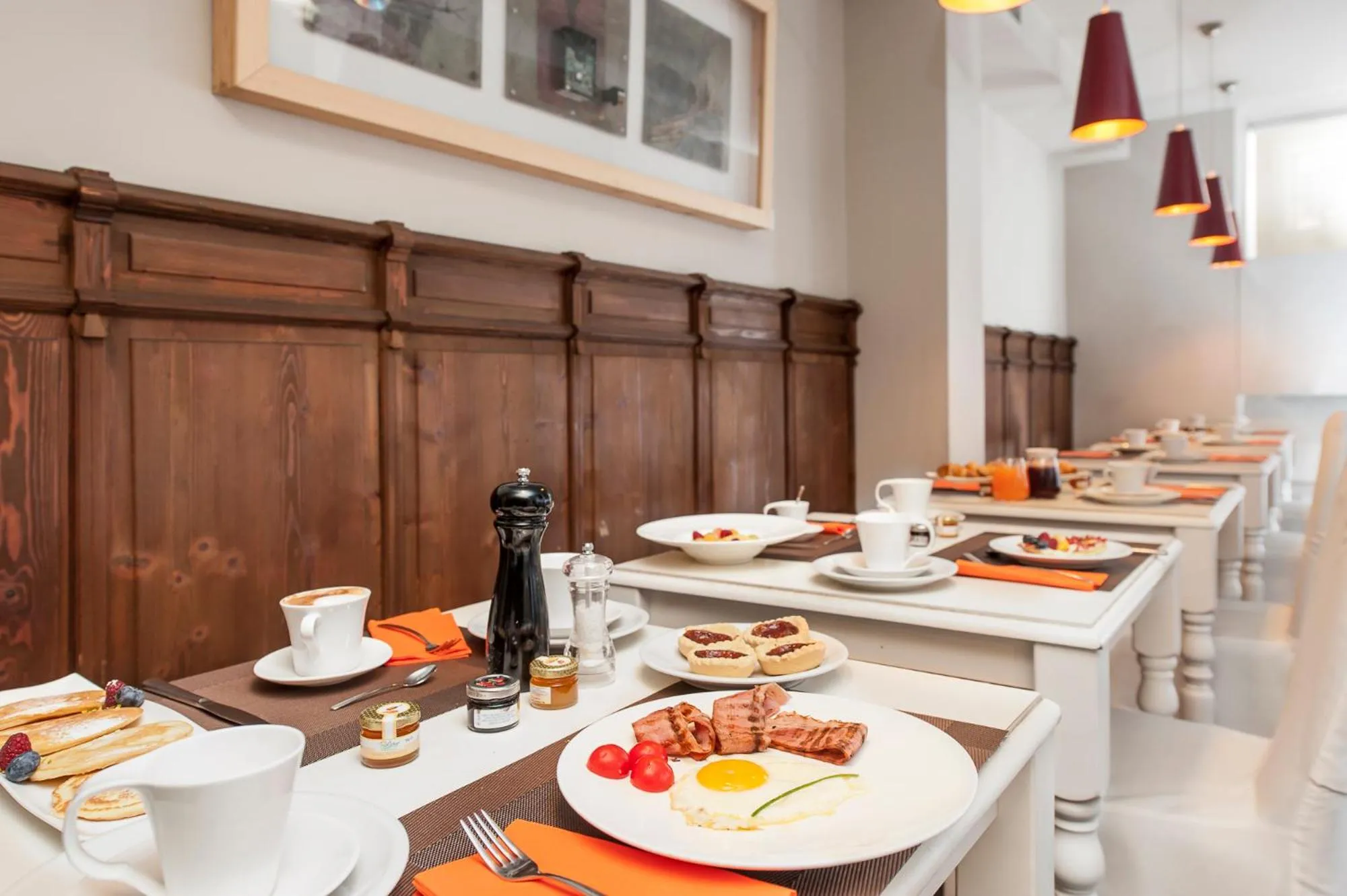 Continental breakfast in Hotel Metropolis