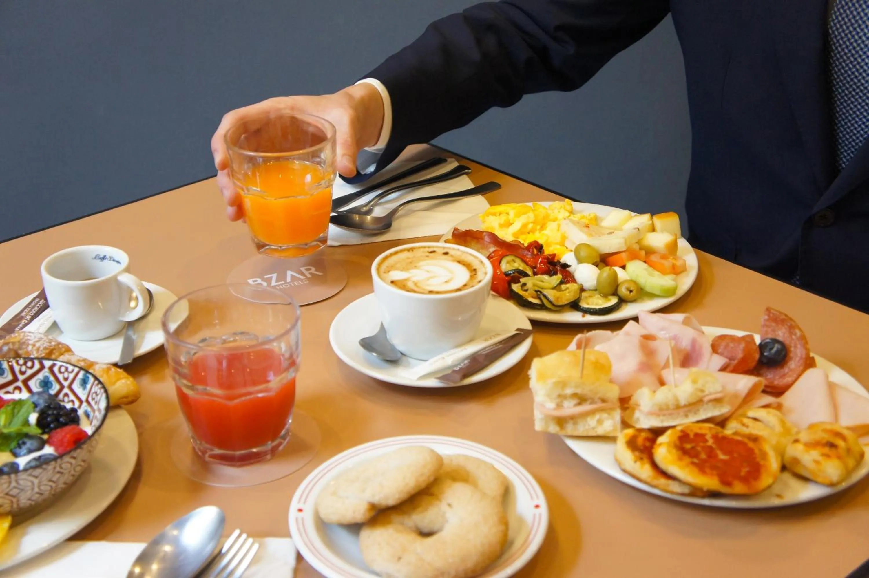 People in Hotel Marisa