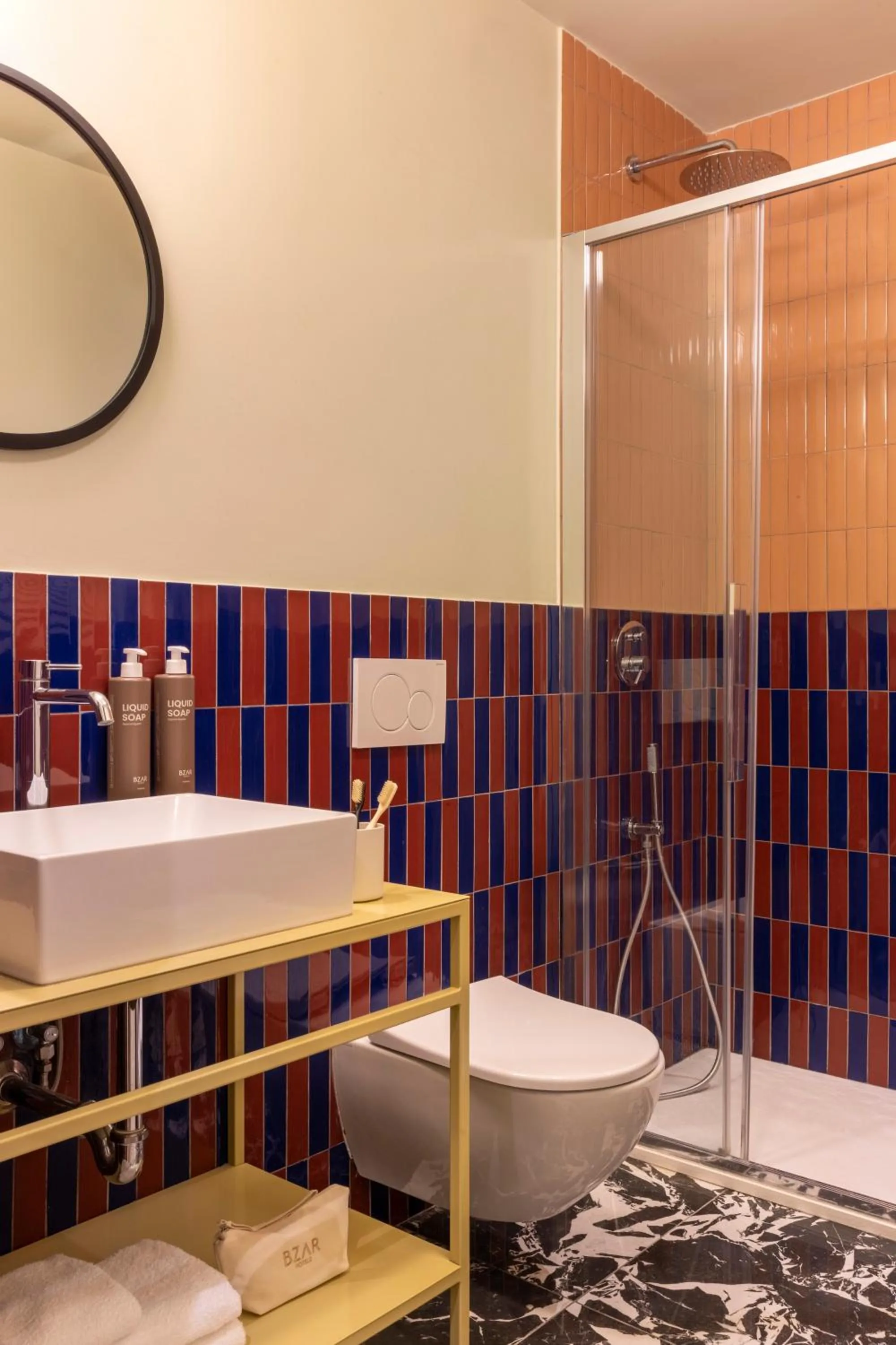 Shower in Hotel Marisa