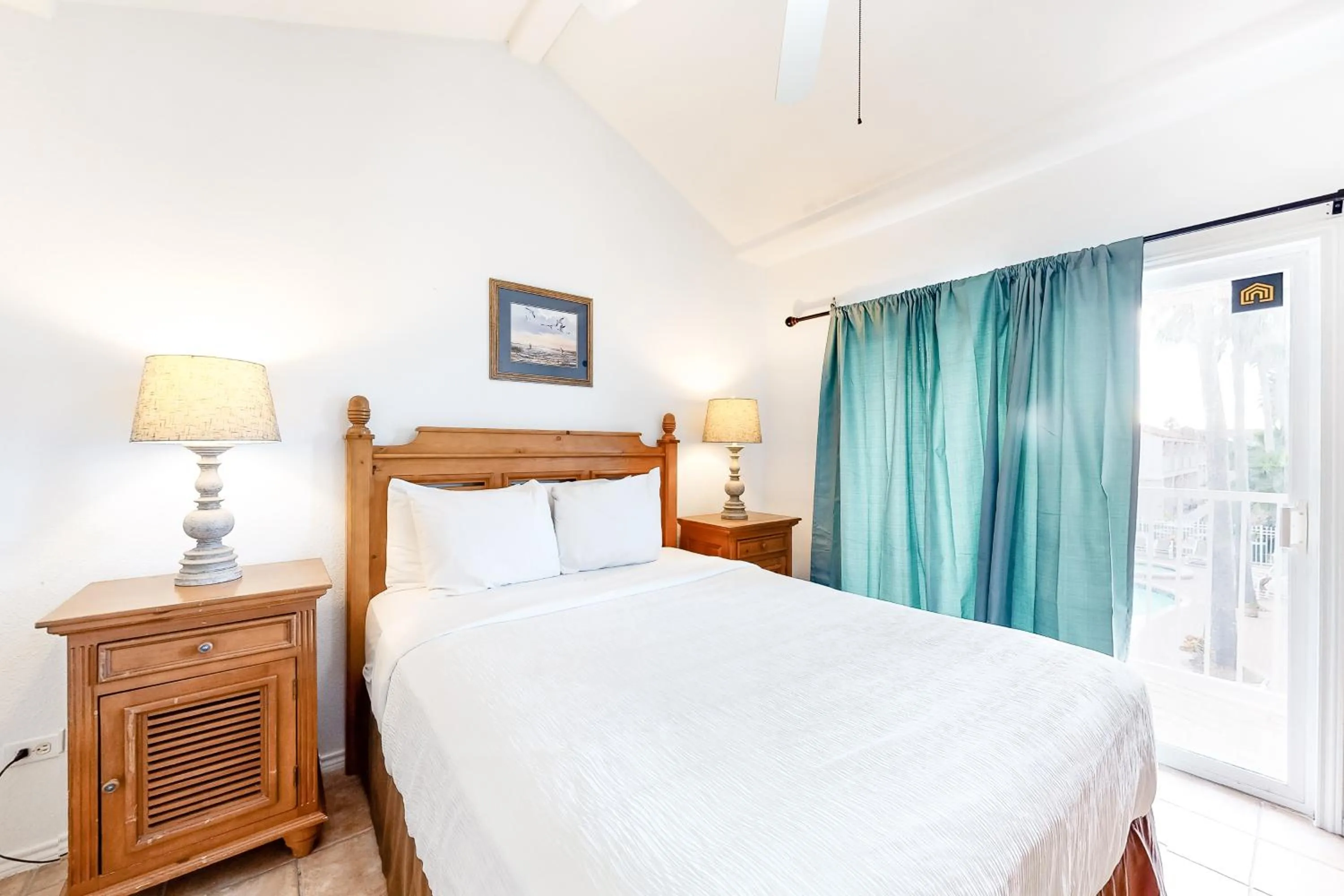 Bed in Tropical Breeze