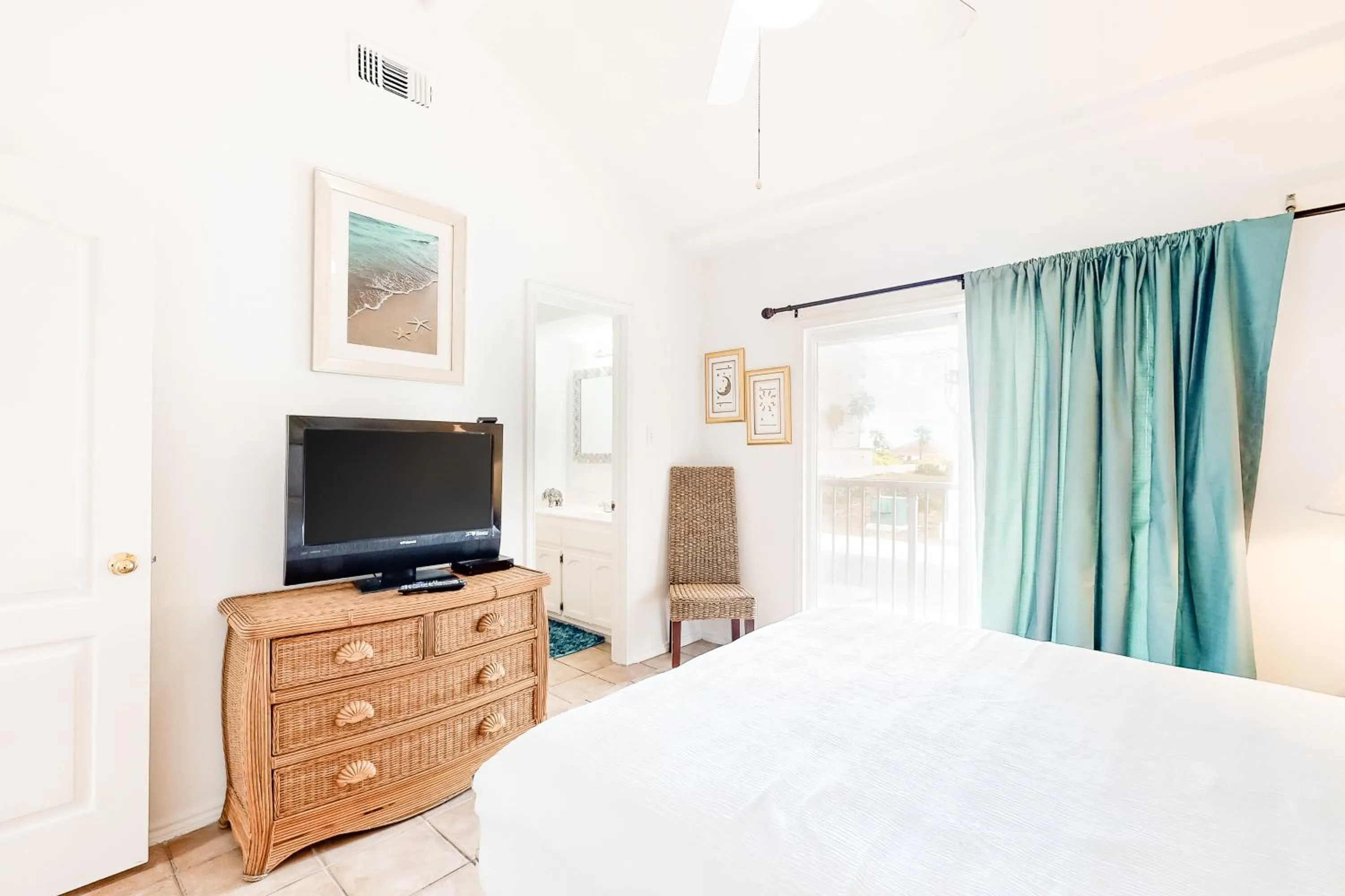 Bed in Tropical Breeze