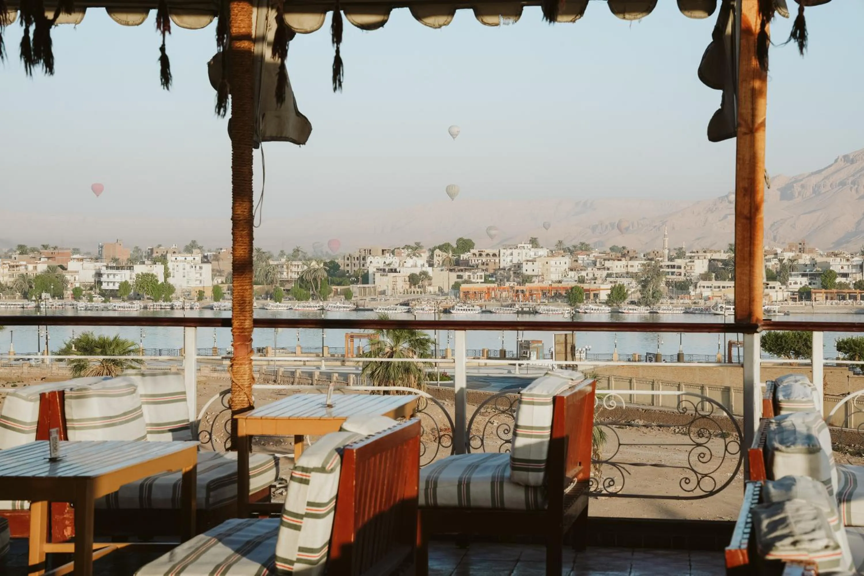 Restaurant/places to eat in Nefertiti Hotel Luxor