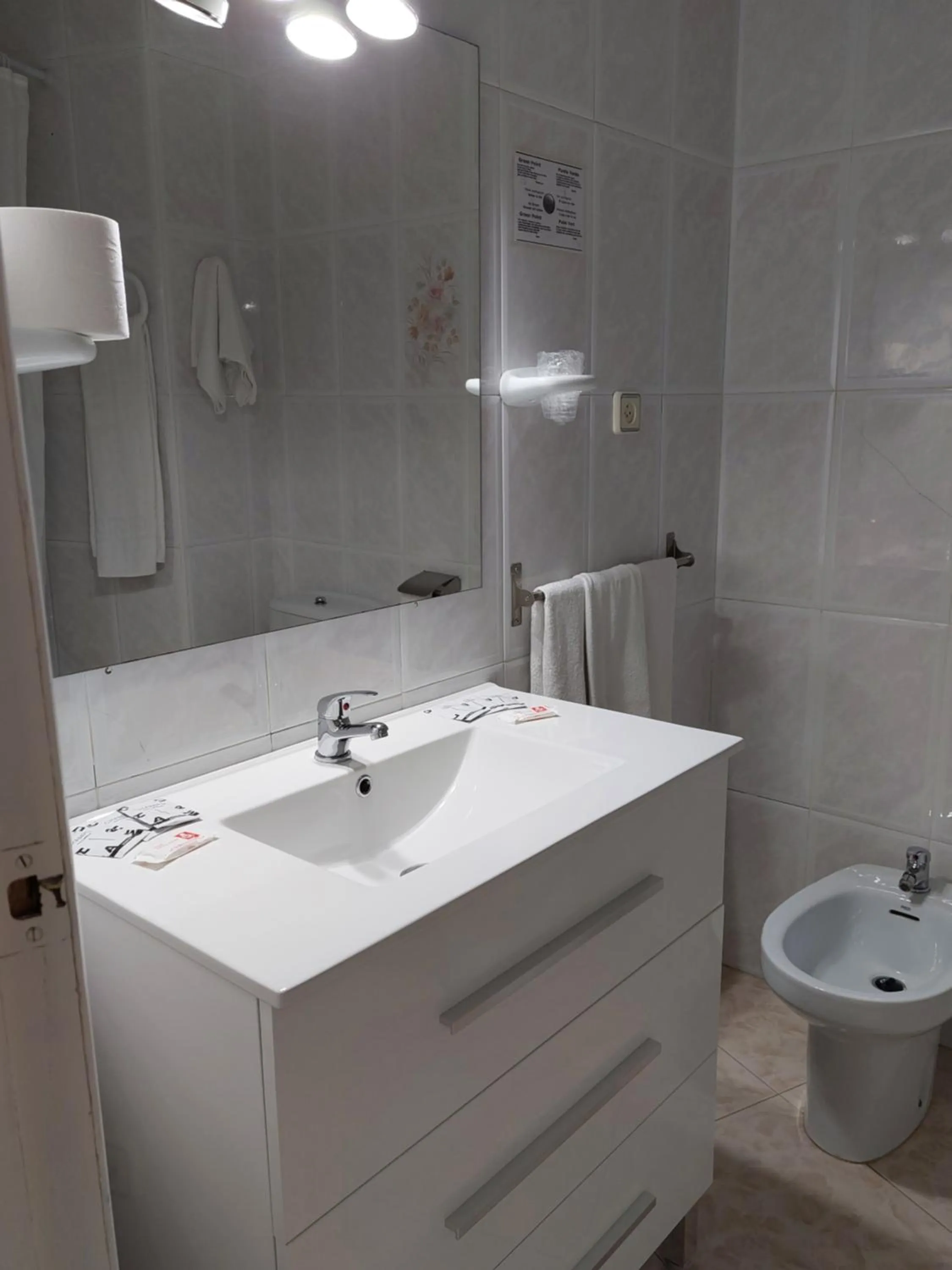 Bathroom in Hotel Cervantes