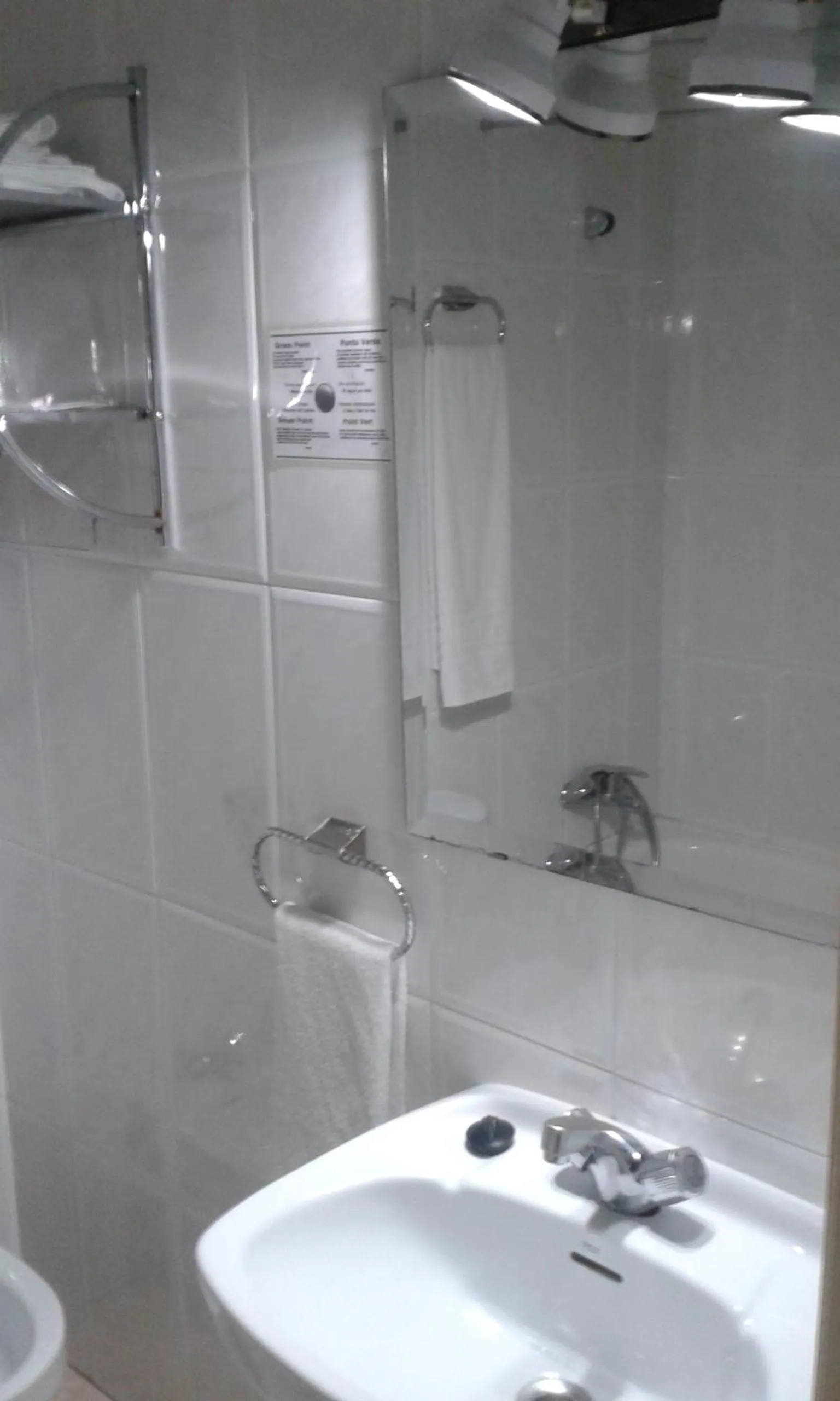 Bathroom in Hotel Cervantes