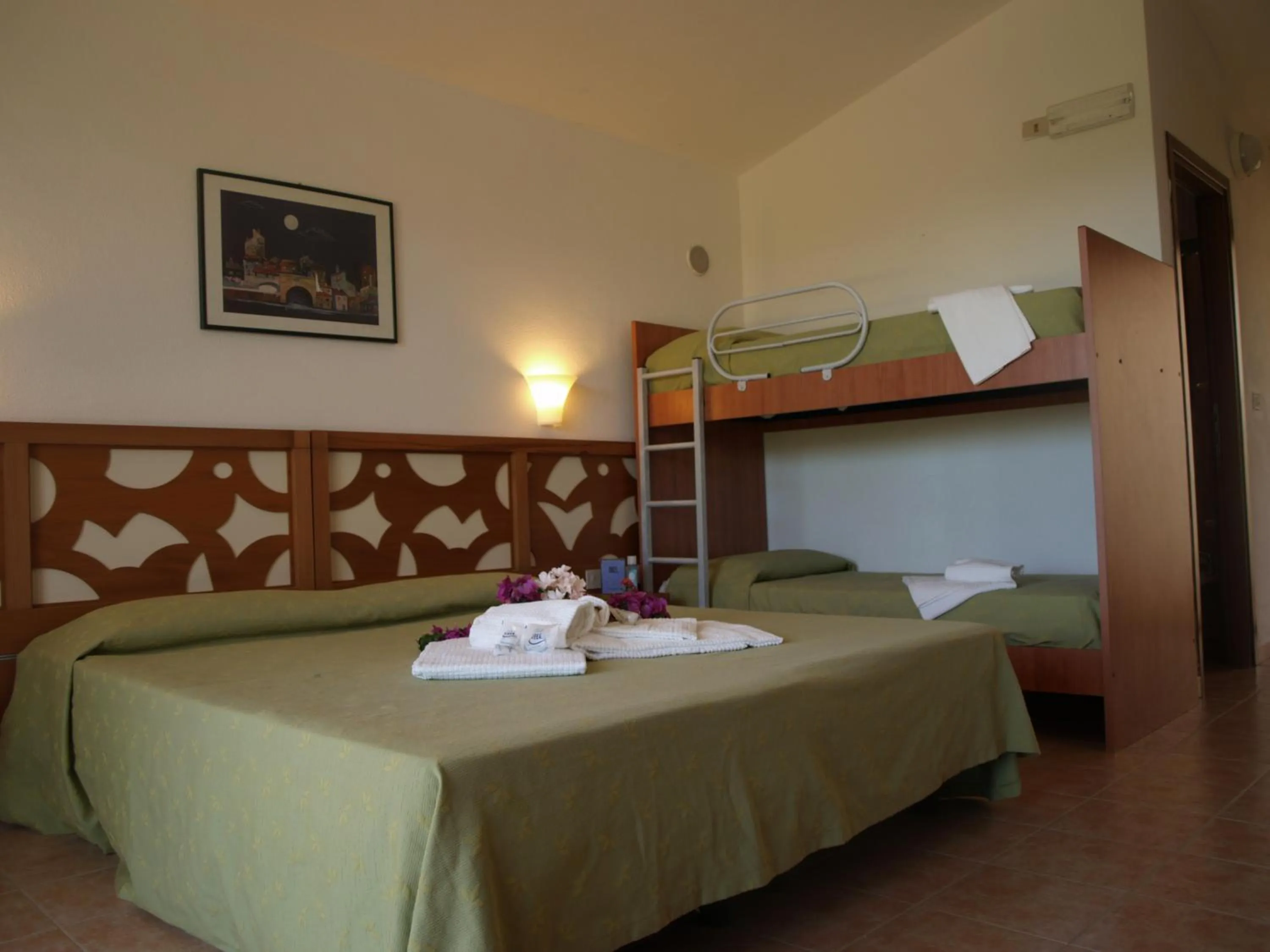 bunk bed, Bed in Club Esse Gallura