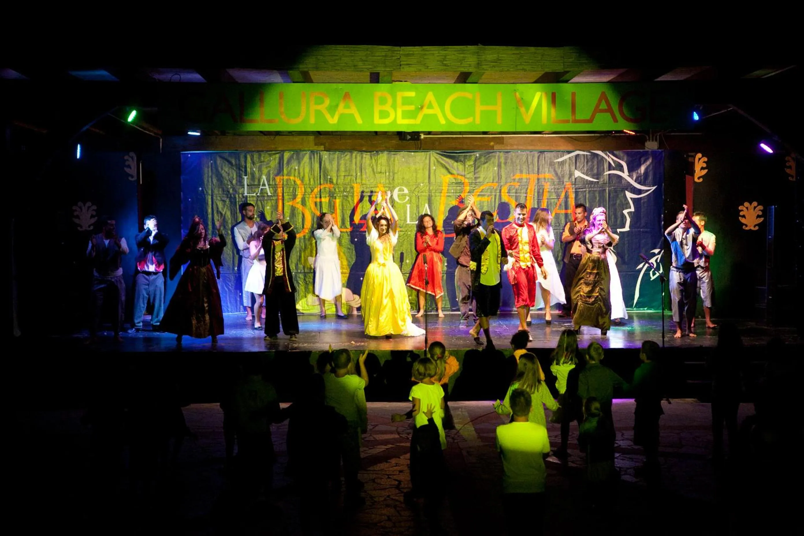 Evening entertainment in Club Esse Gallura