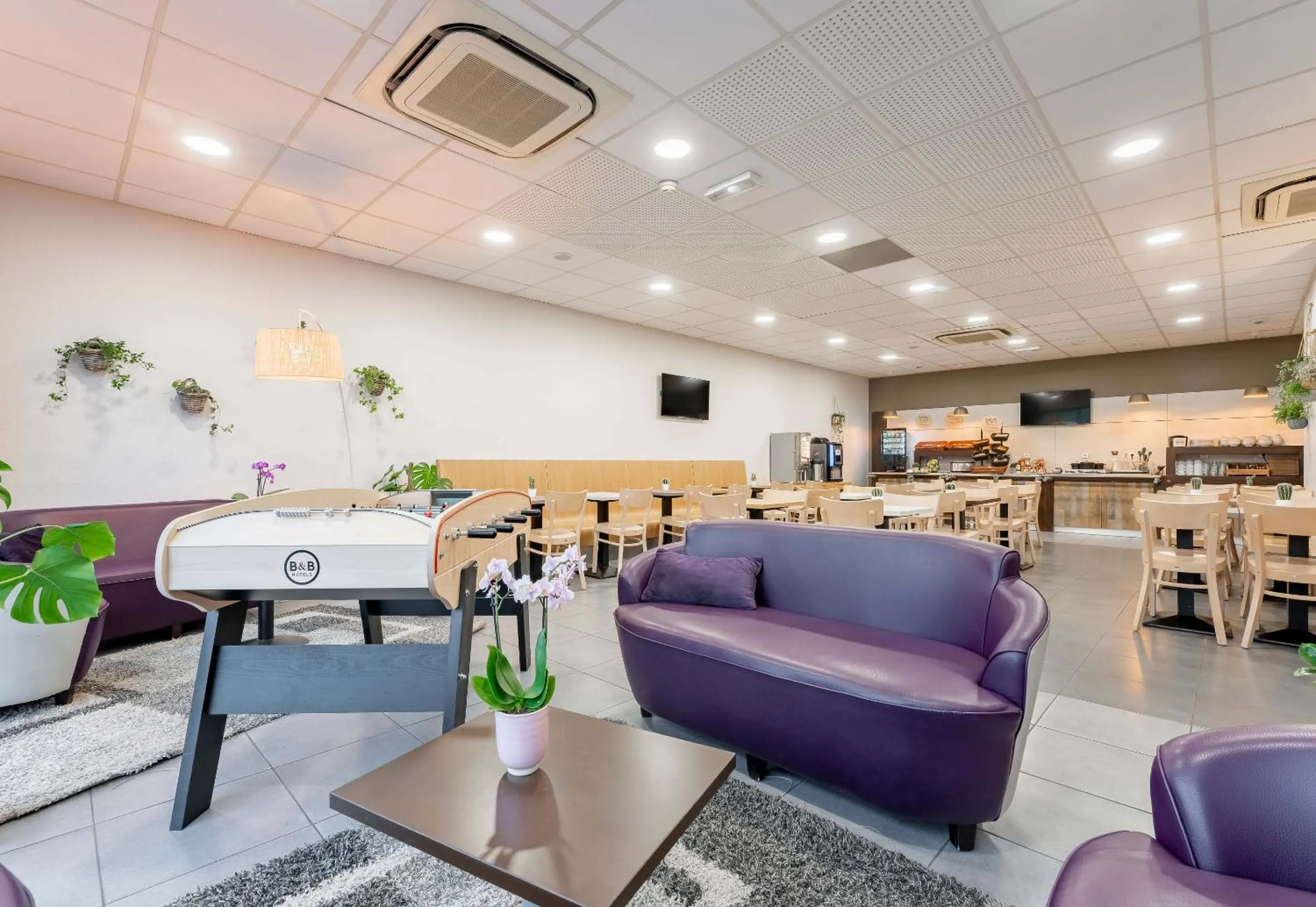 Lobby or reception in B&B HOTEL Maubeuge-Louvroil